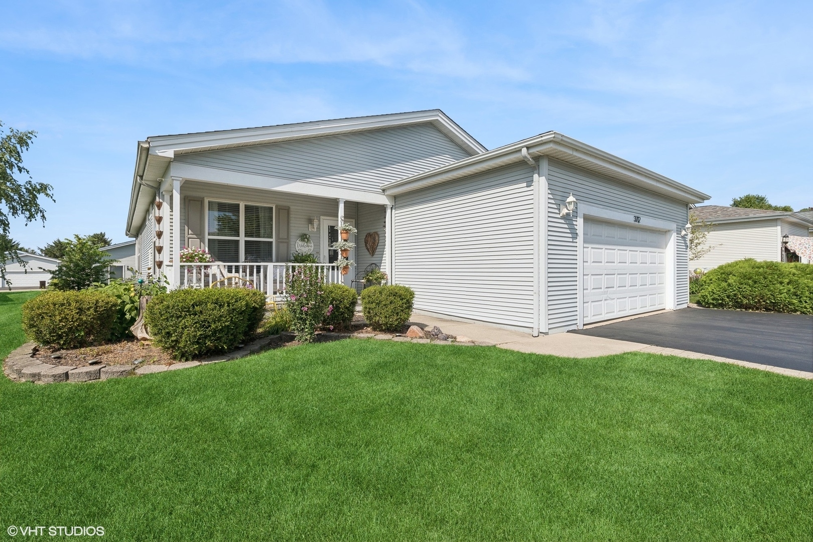 Property Photo:  3712 Brookside Court  IL 60030 