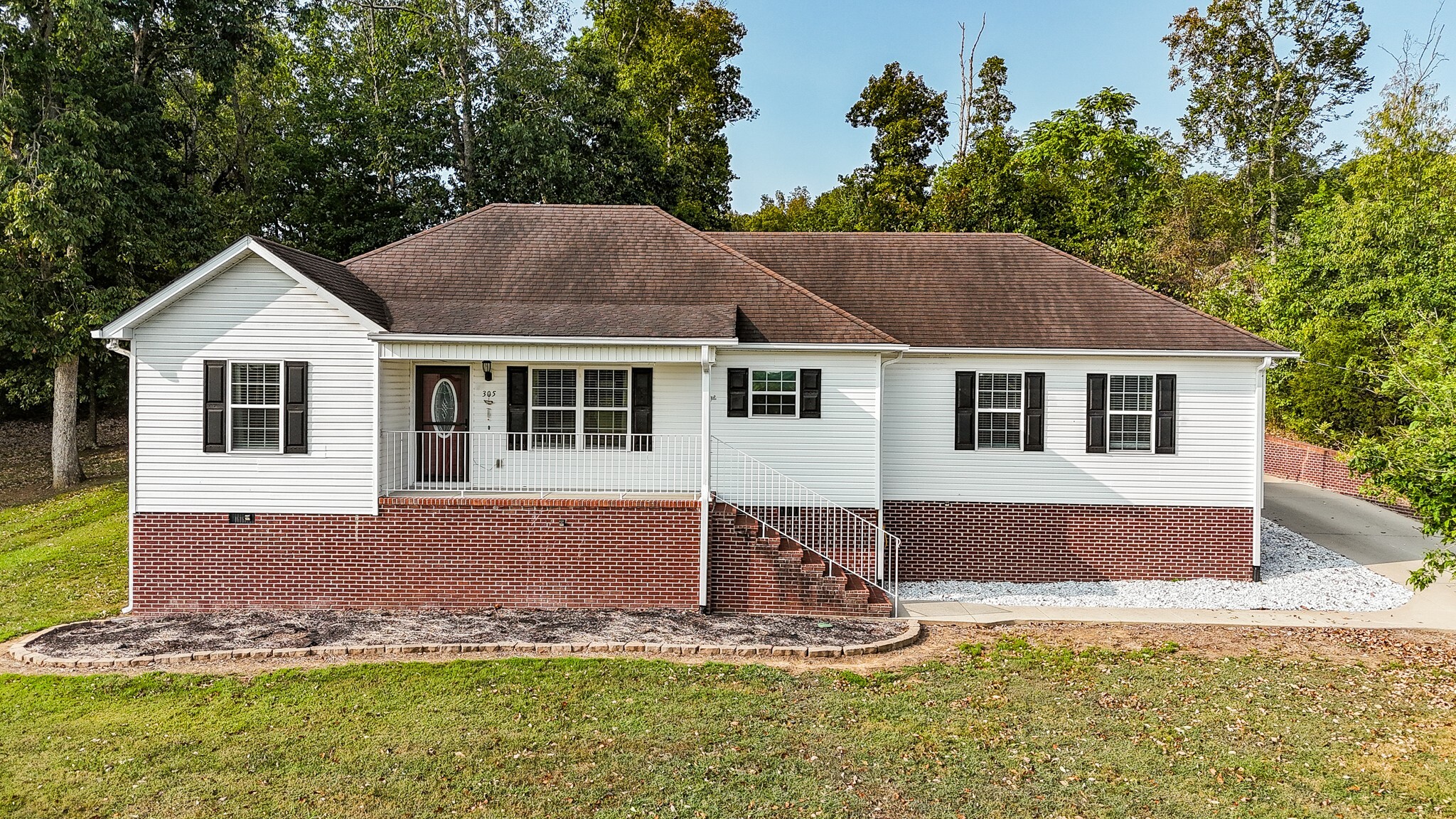 Property Photo:  305 Graydon St  TN 37160 