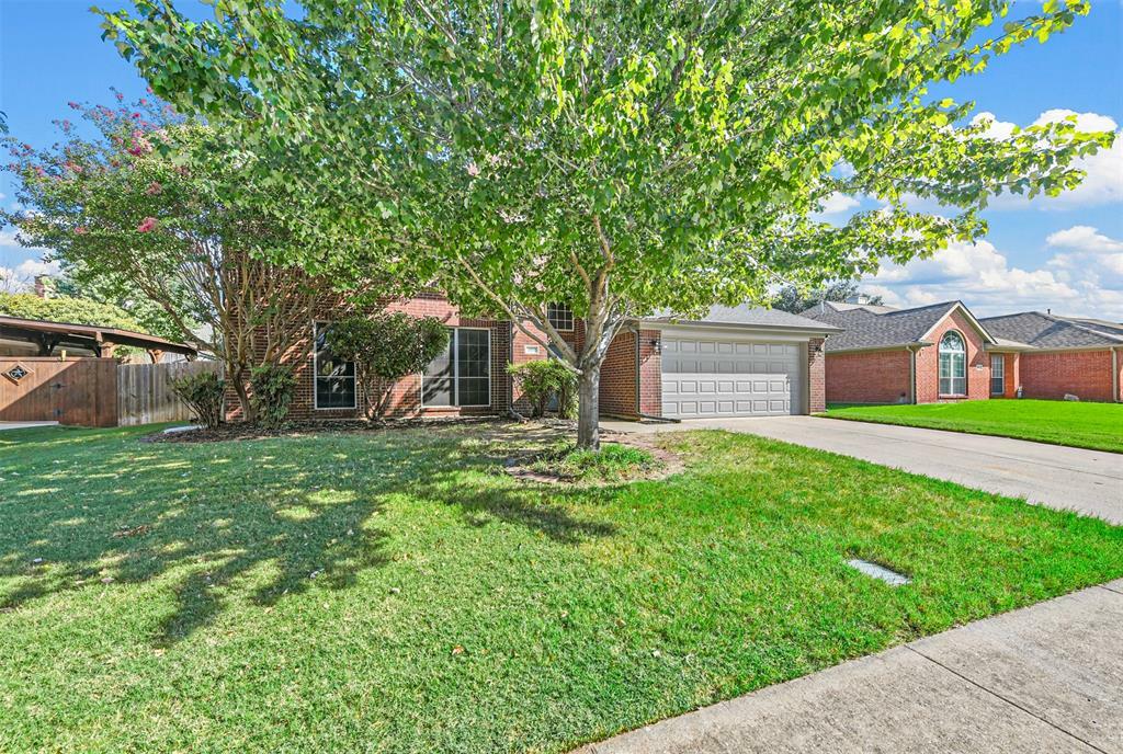 Property Photo:  805 Santa Cruz Drive  TX 76248 