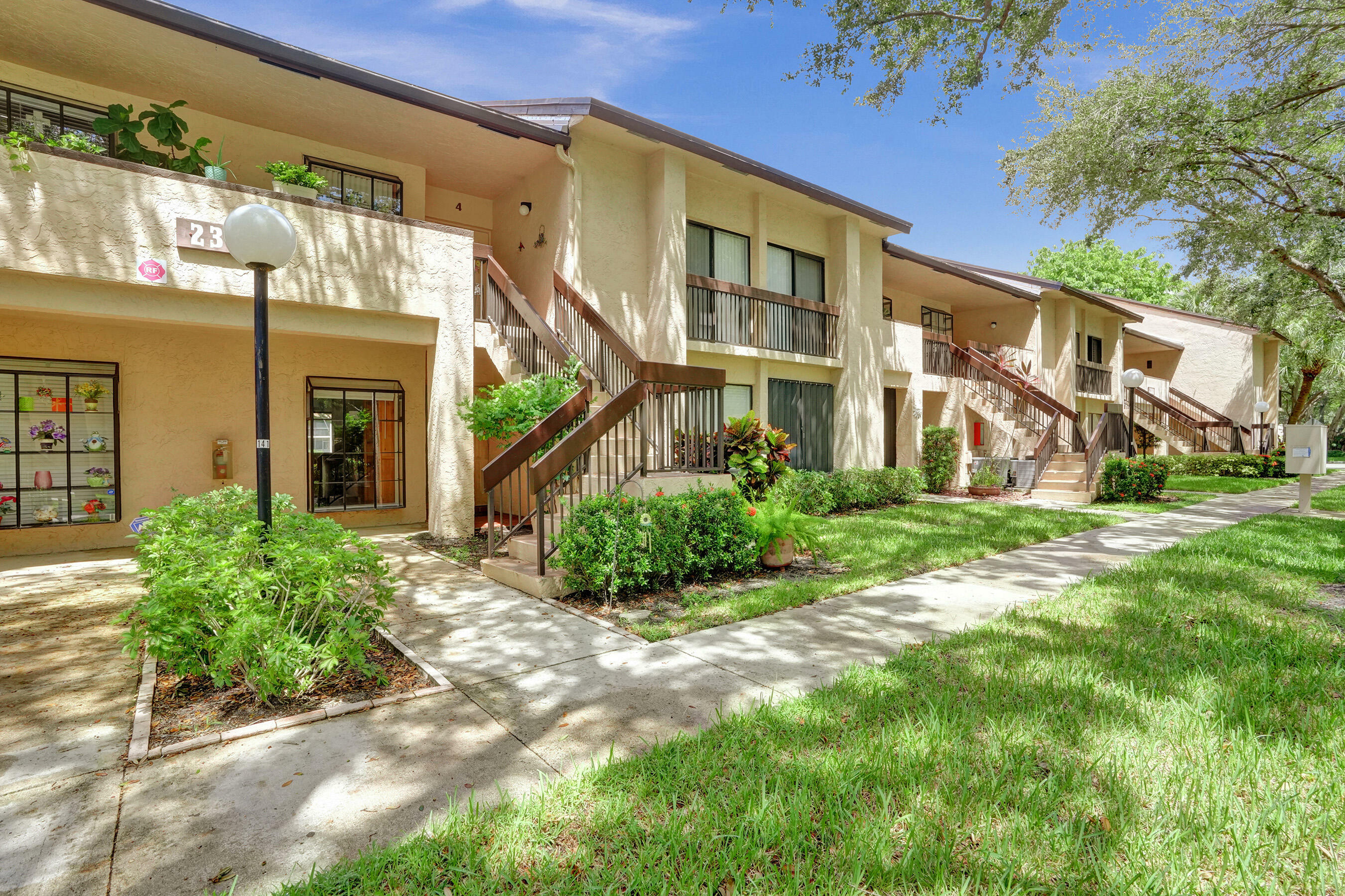 Property Photo:  2307 SW 15th Street 3  FL 33442 