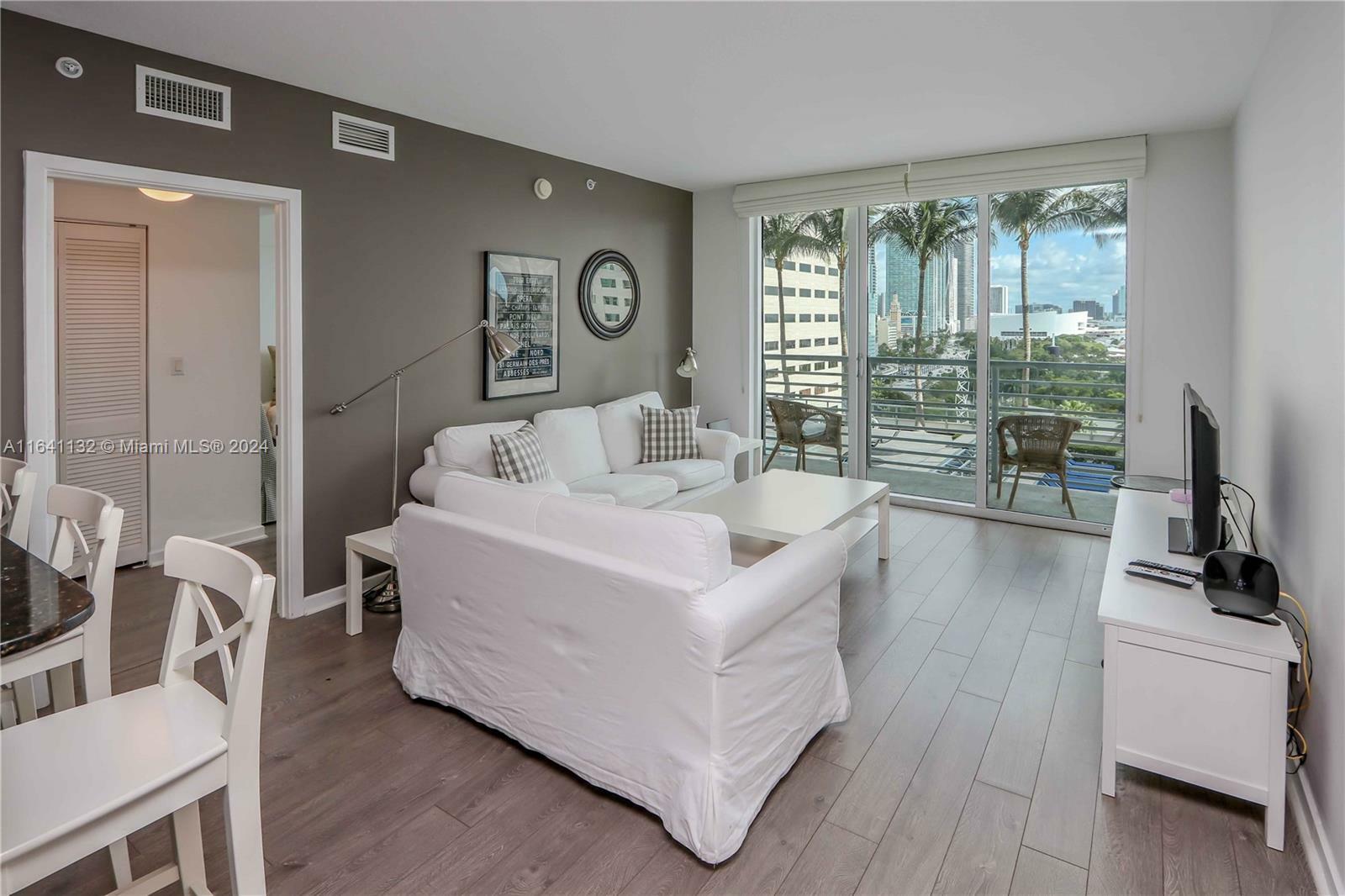 Property Photo:  325 S Biscayne Blvd 1422  FL 33131 