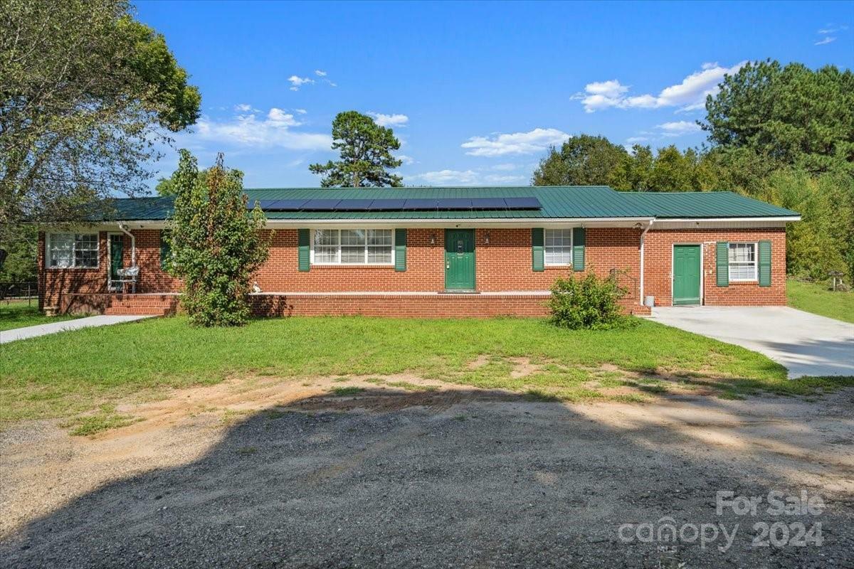 Property Photo:  2110 E Greenbriar Road  NC 28625 