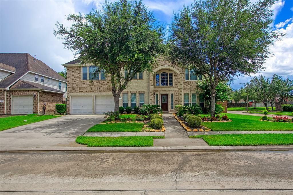 Property Photo:  702 White Oak Pointe  TX 77573 