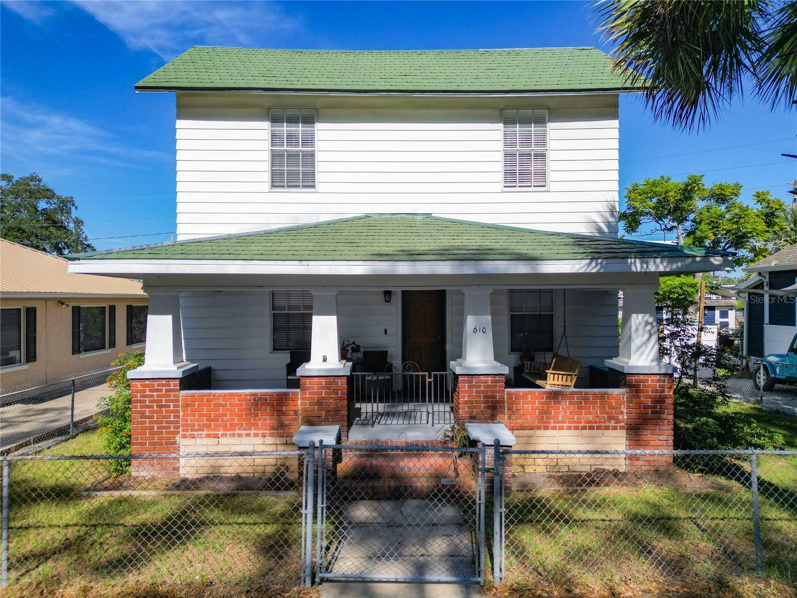 Property Photo:  610 S Laurel Avenue  FL 32771 