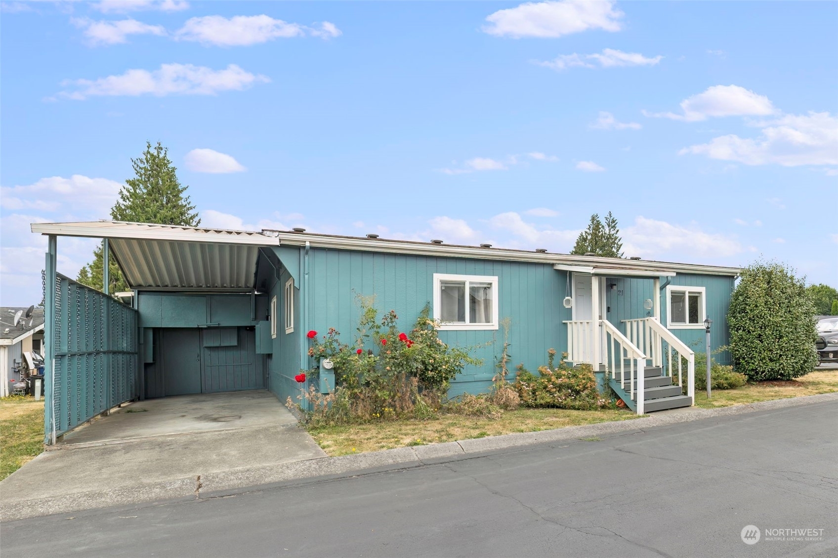 Property Photo:  707 SE 37th Street 21  WA 98002 