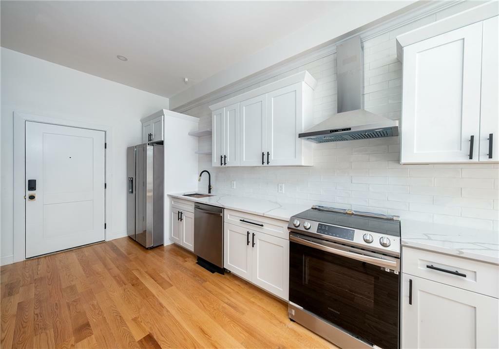 Property Photo:  117 Broadway Street 2C  RI 02903 