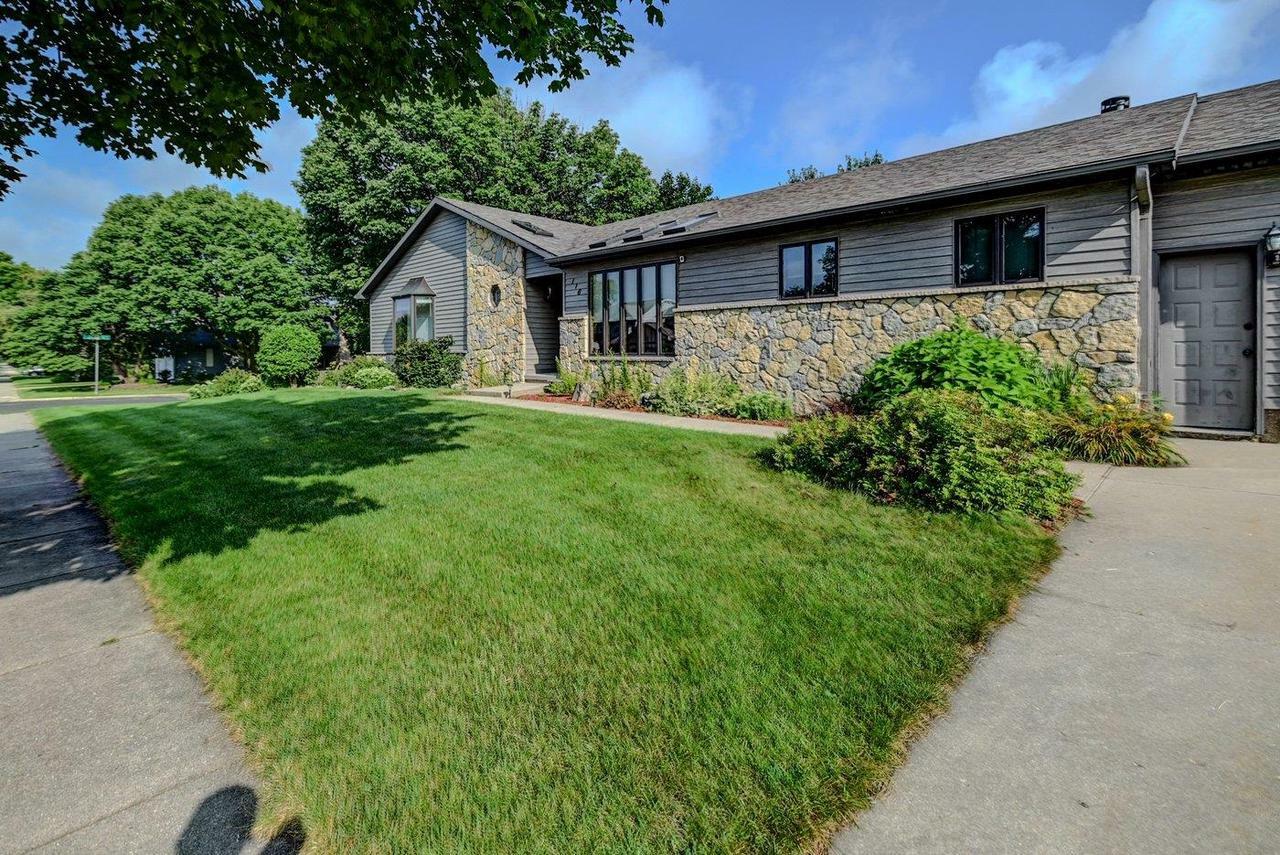 Property Photo:  116 Stonehaven Drive  WI 53590 