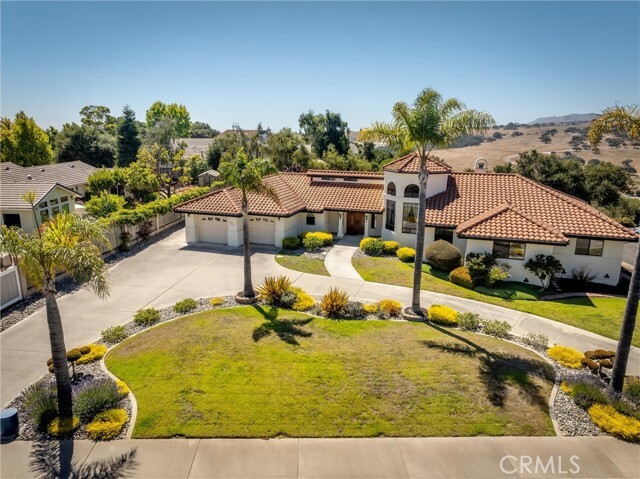 Property Photo:  541 Equestrian Way  CA 93420 