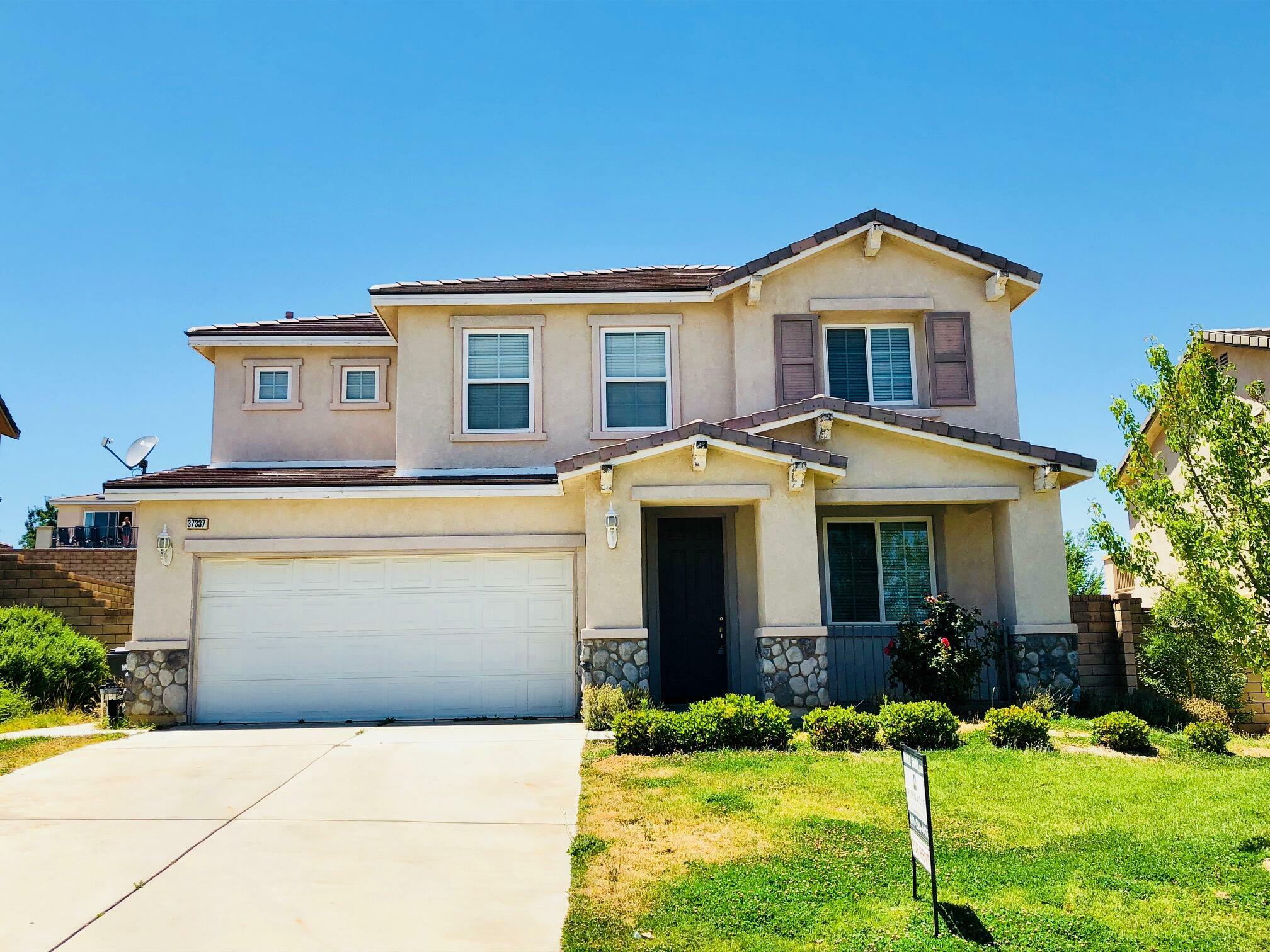 Property Photo:  37337 Ivywood Court  CA 93551 