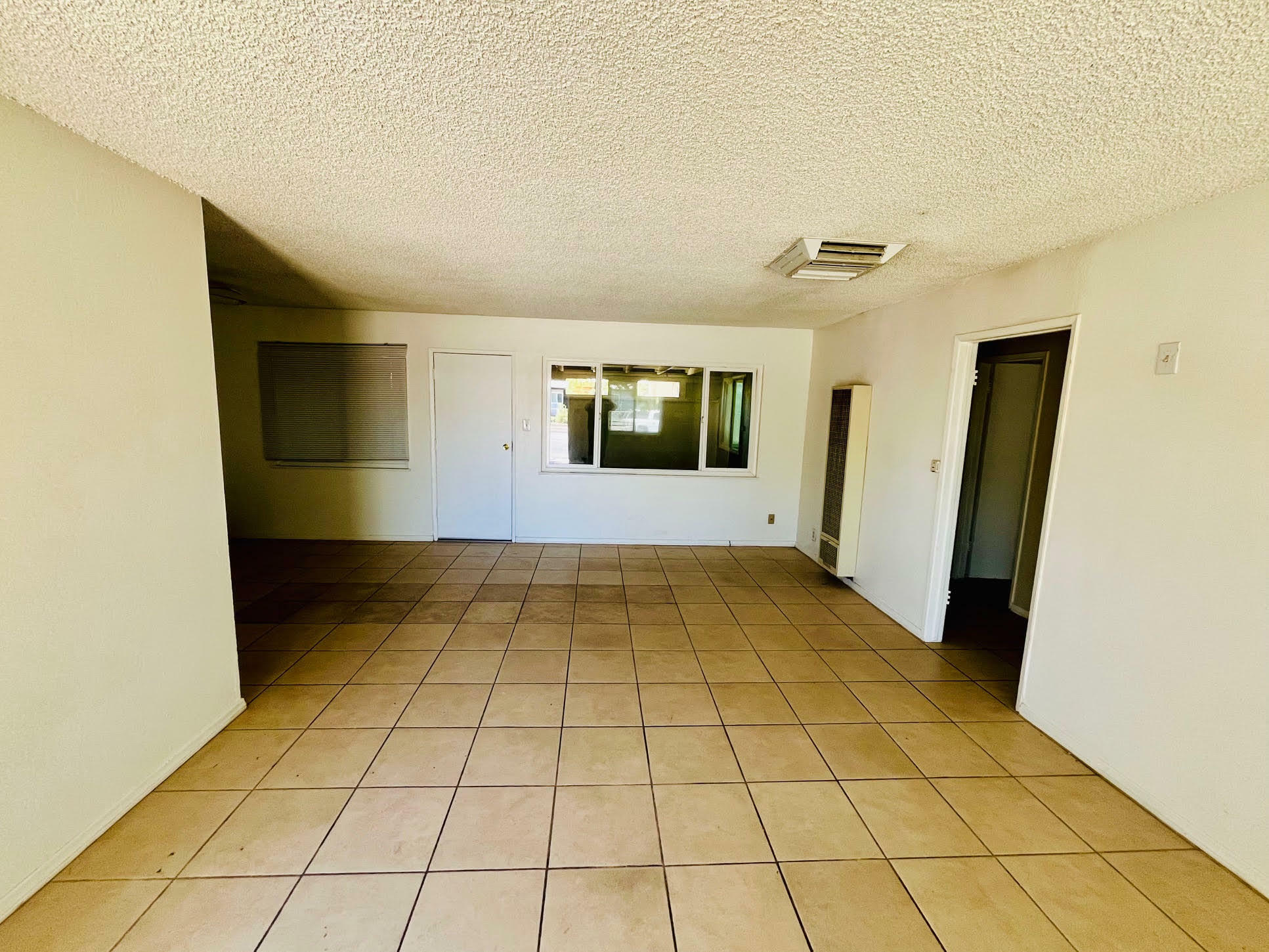 Property Photo:  38448 E 35th Street  CA 93550 