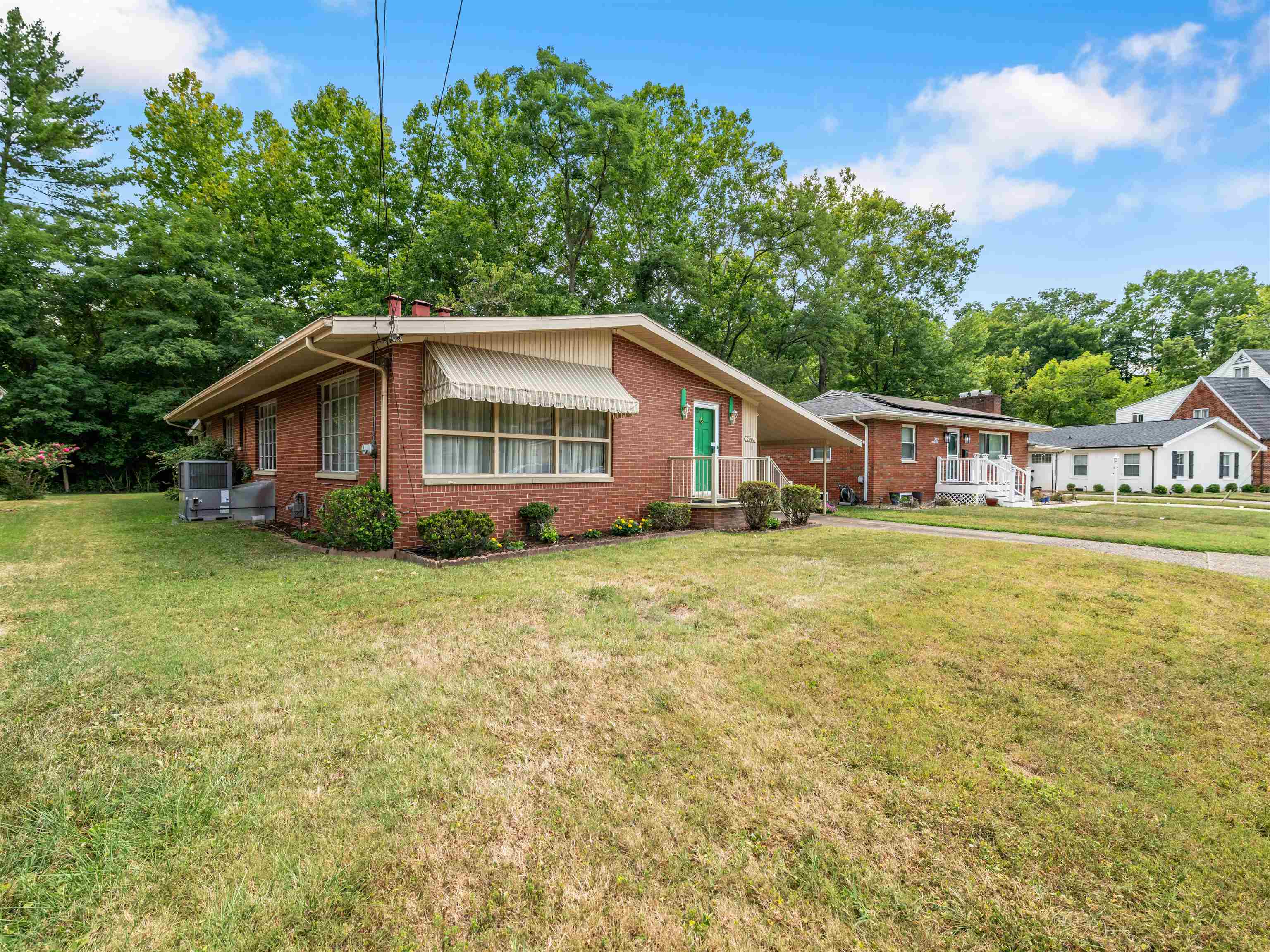 Property Photo:  2006 Donald Avenue  WV 25701 