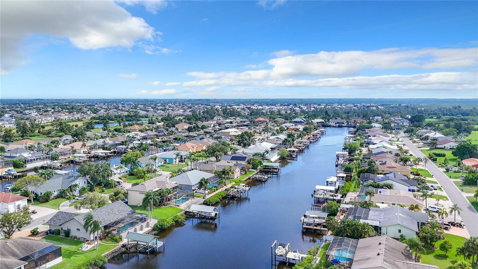 Property Photo:  831 Golf Island Drive  FL 33572 