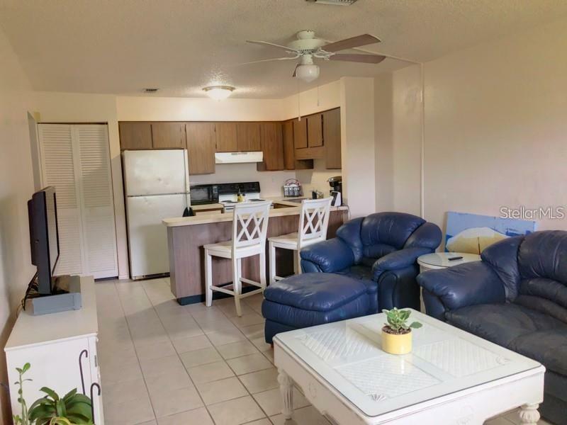 Property Photo:  820 Kings Court C  FL 33950 