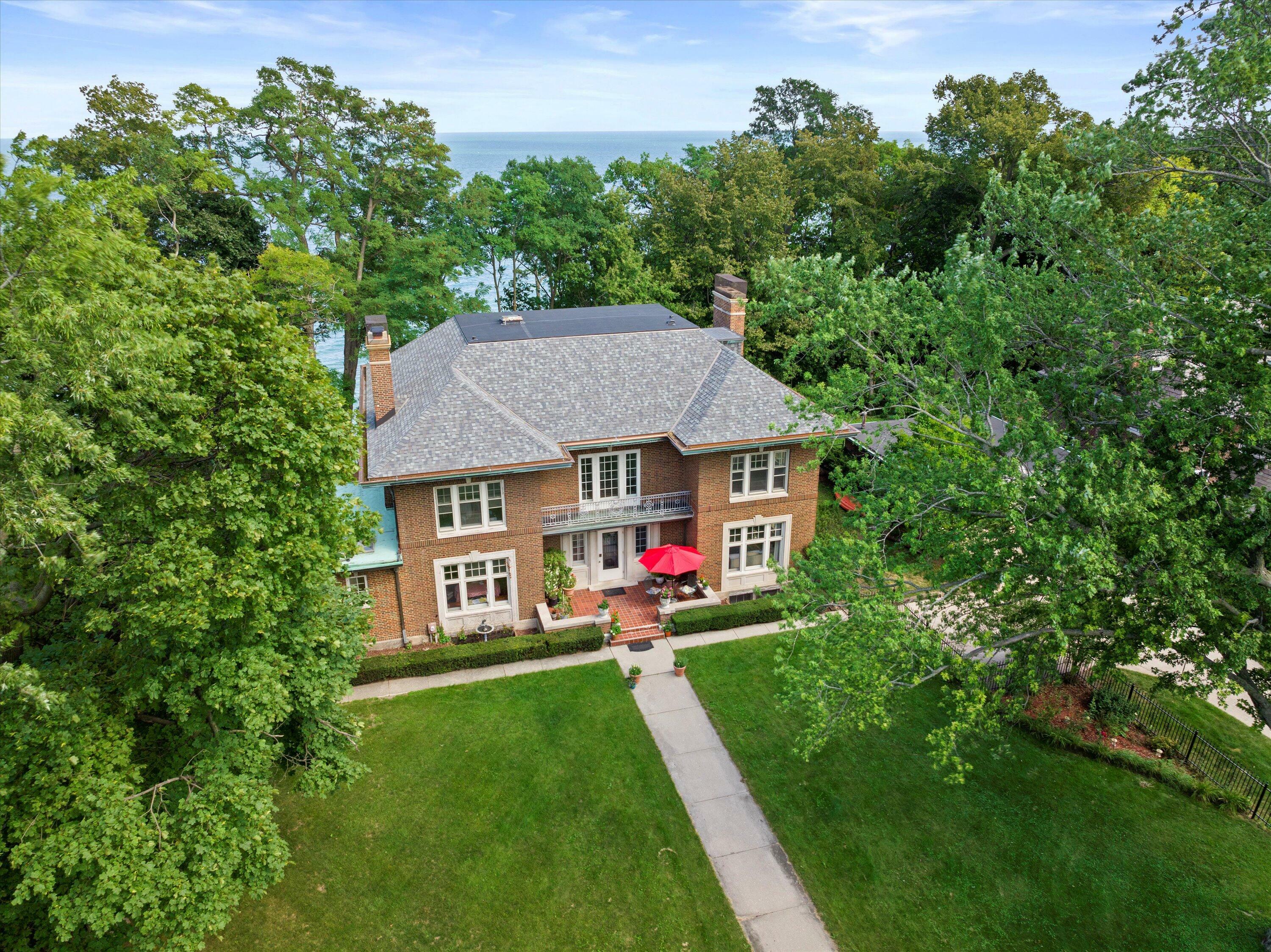 Property Photo:  4408 N Lake Dr  WI 53211 