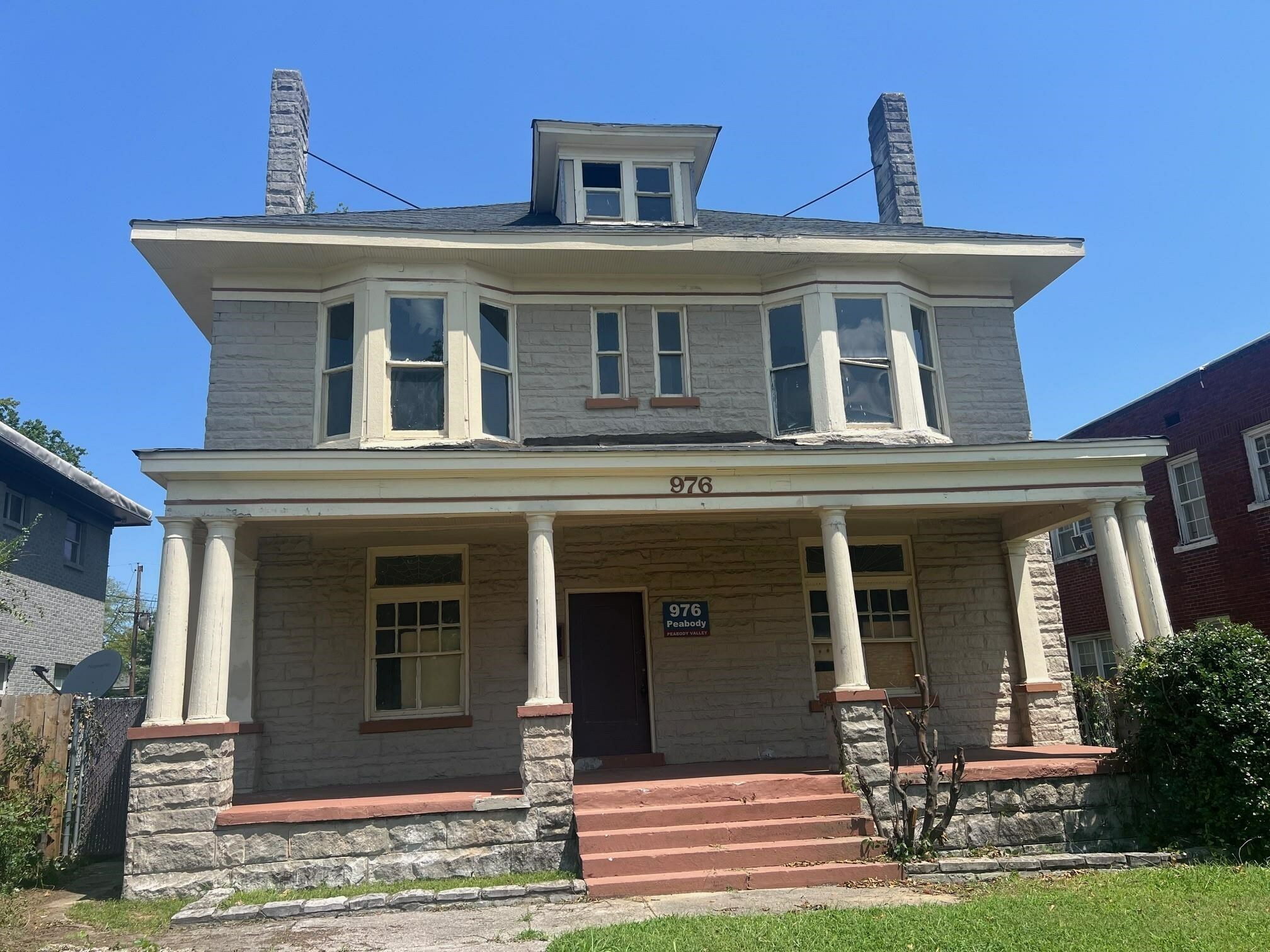 Property Photo: 976 Peabody Ave TN 38104