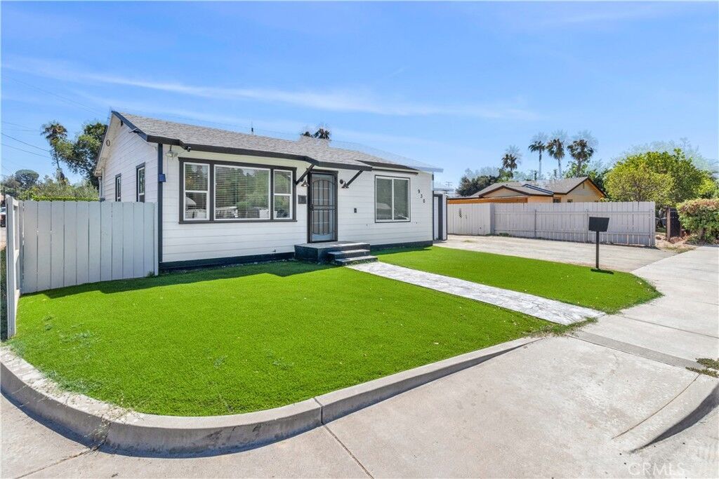 Property Photo:  930 S Orange Street  CA 92025 