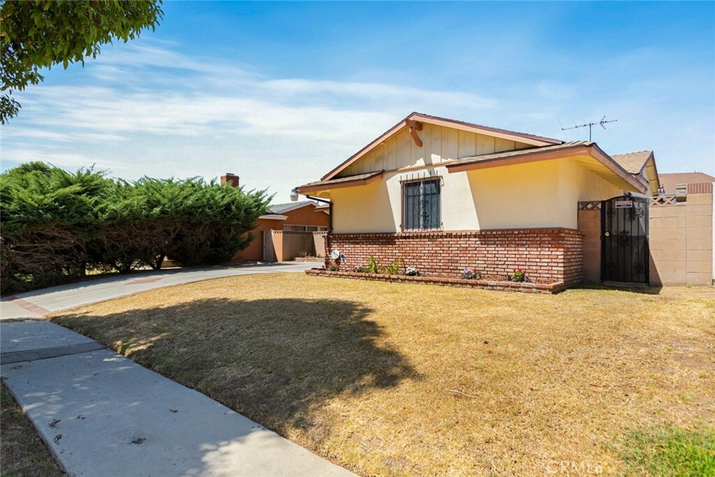 Property Photo:  16927 Belforest Drive  CA 90746 