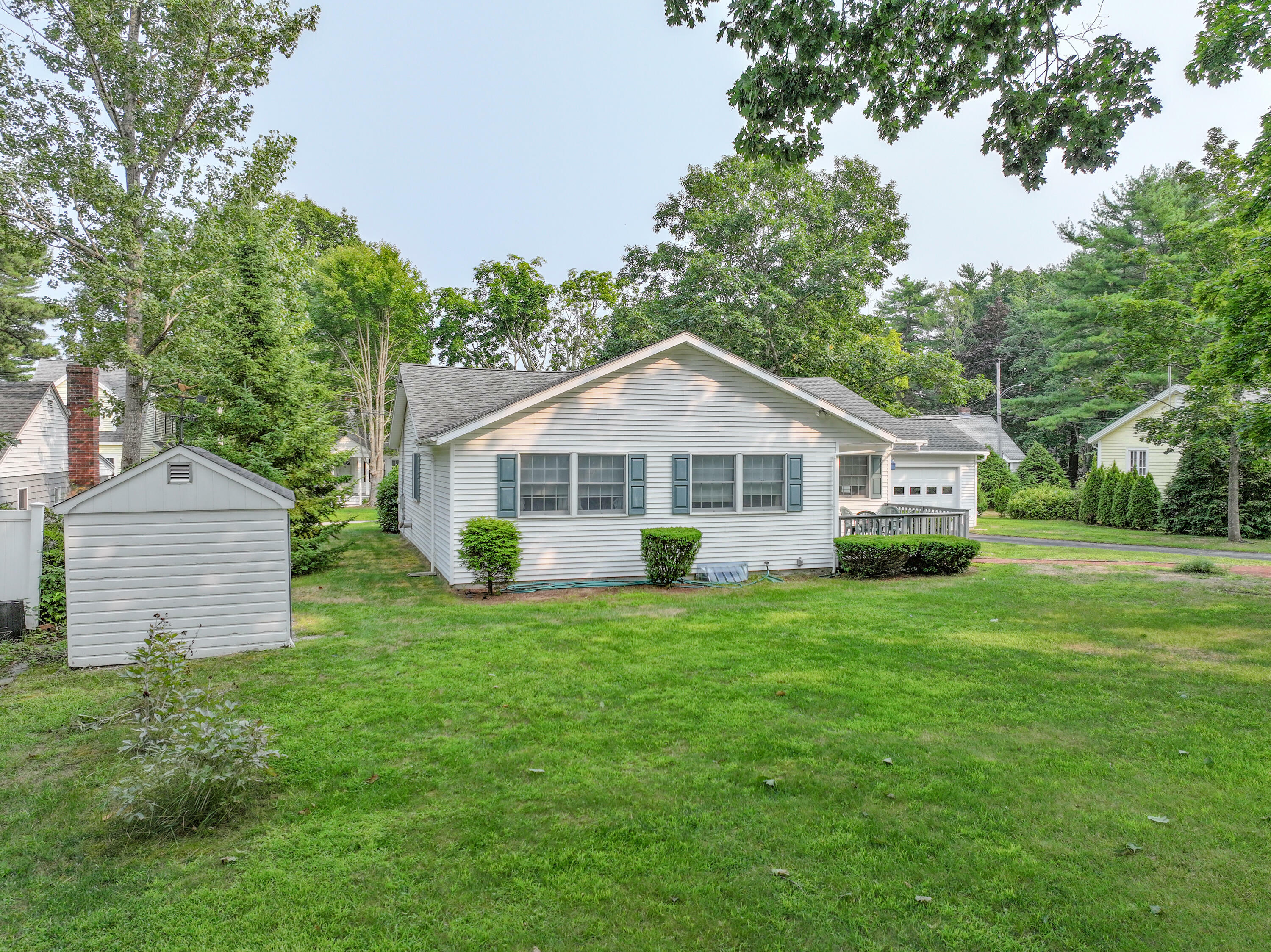 Property Photo:  26 Bayview Avenue  ME 03907 