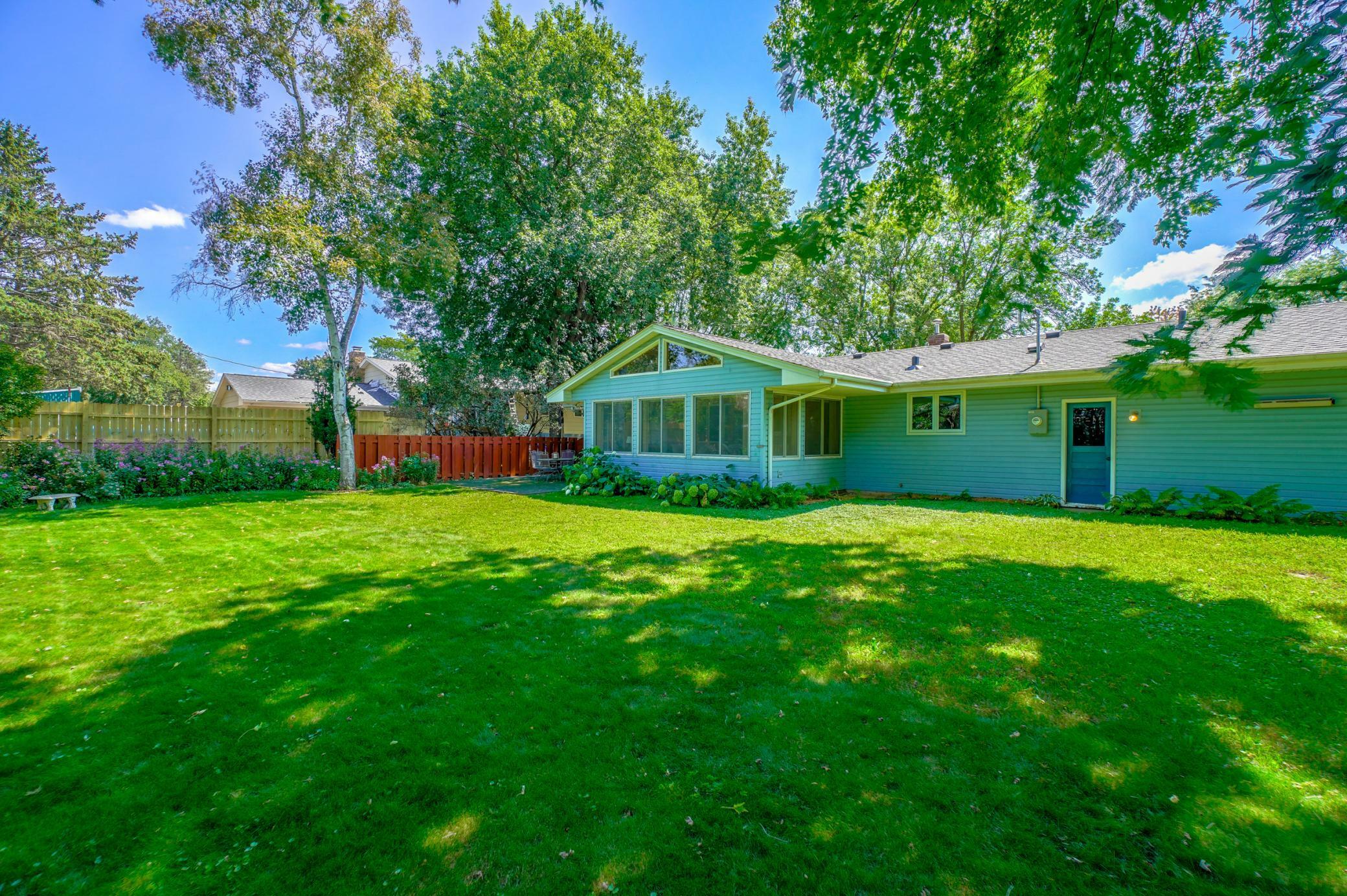 Property Photo:  521 Woodhill Drive  MN 55113 