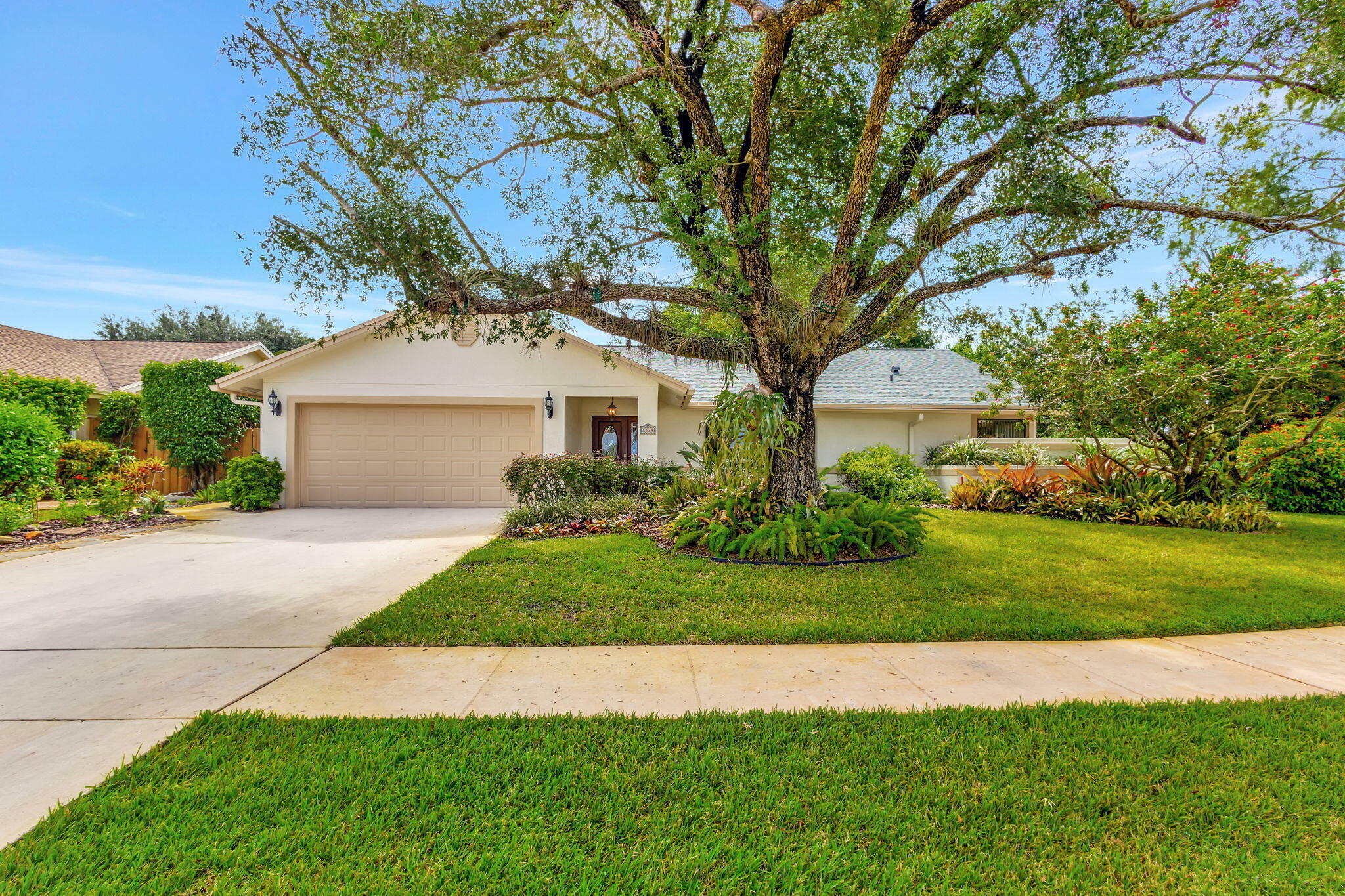 Property Photo:  1824 Primrose Lane  FL 33414 