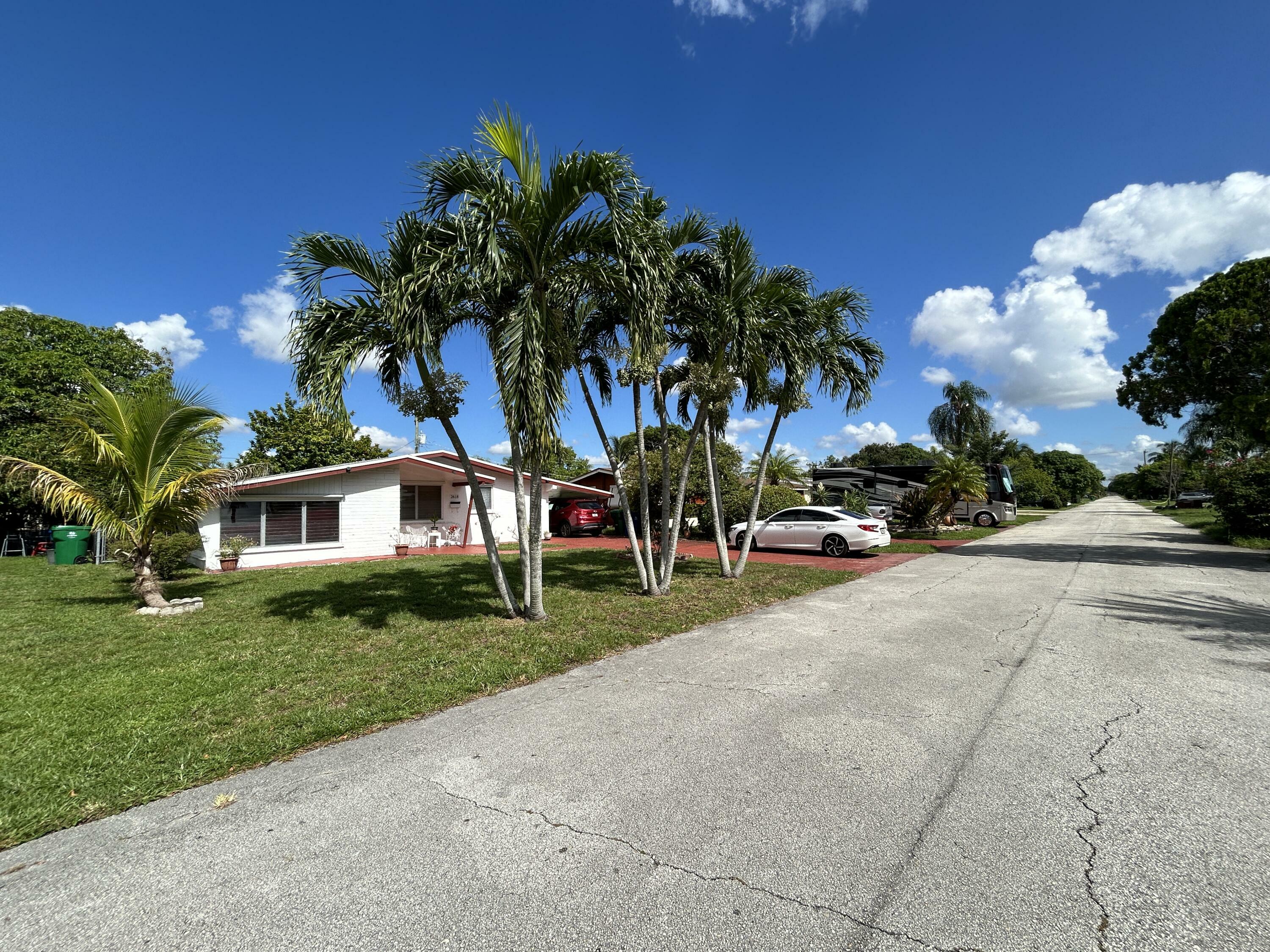 Property Photo:  2618 Havana Drive  FL 33023 