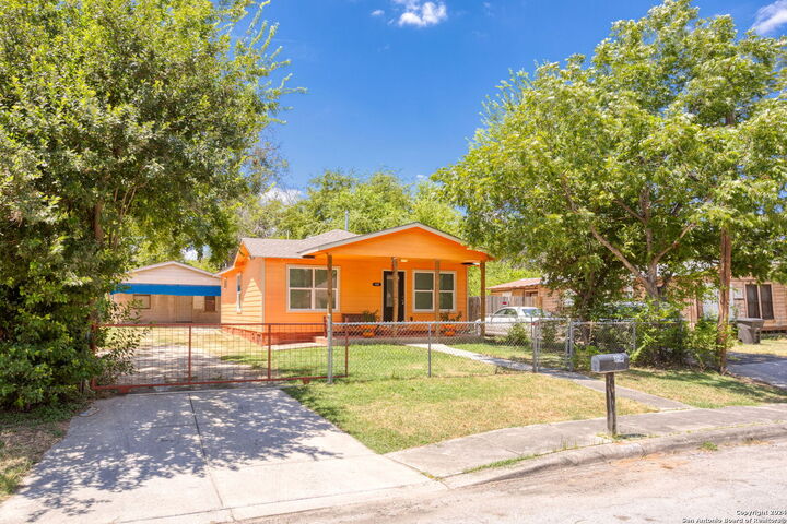 Property Photo:  113 Vista Rd  TX 78210 