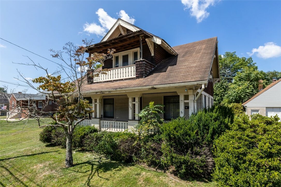 Property Photo:  144 Lindsay Rd  PA 15106 