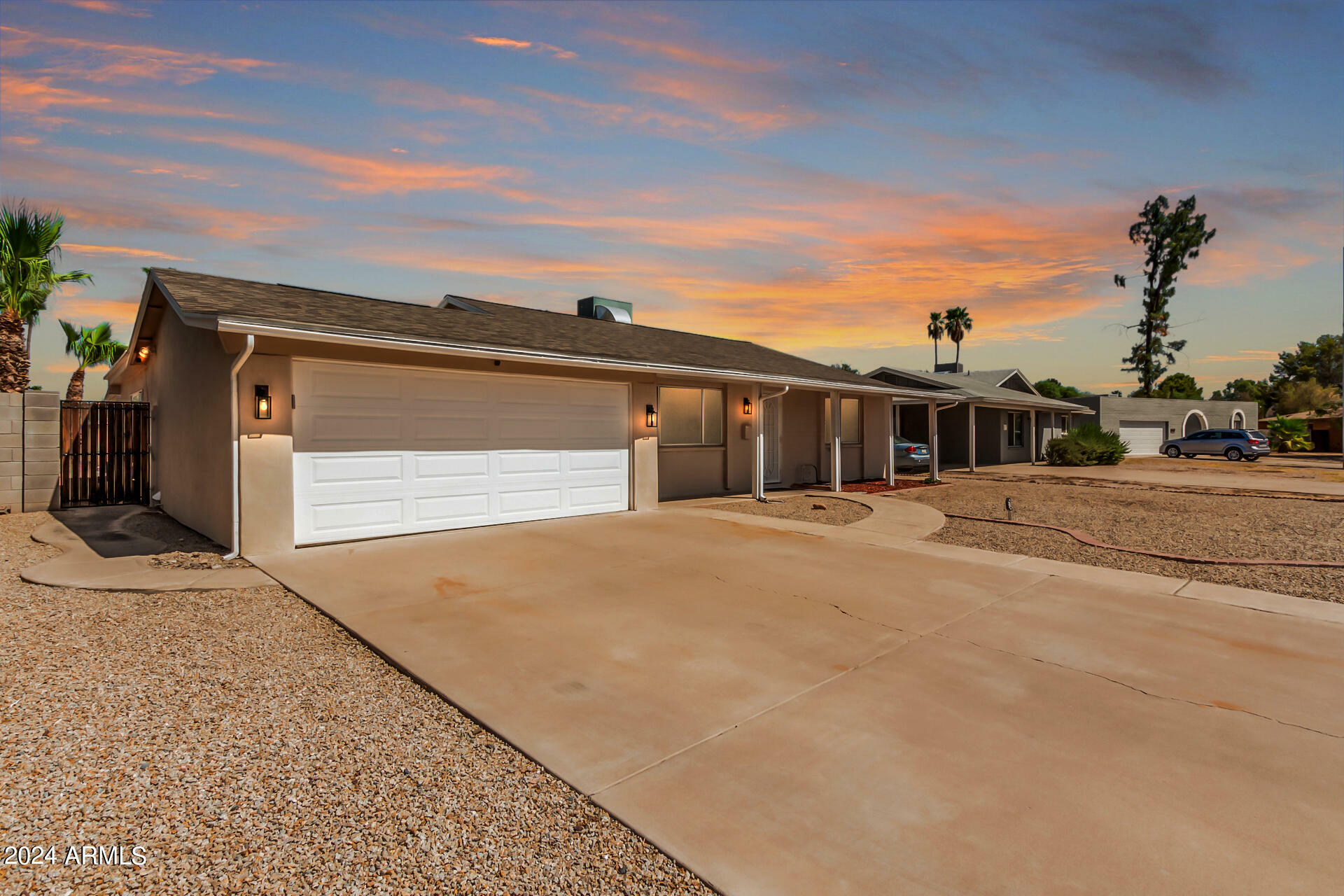 Property Photo:  2313 W El Moro Circle  AZ 85202 