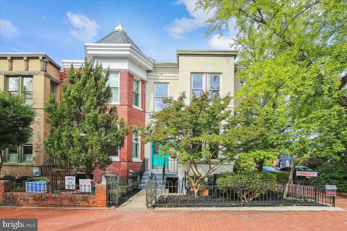 Property Photo: 521 2nd Street SE DC 20003