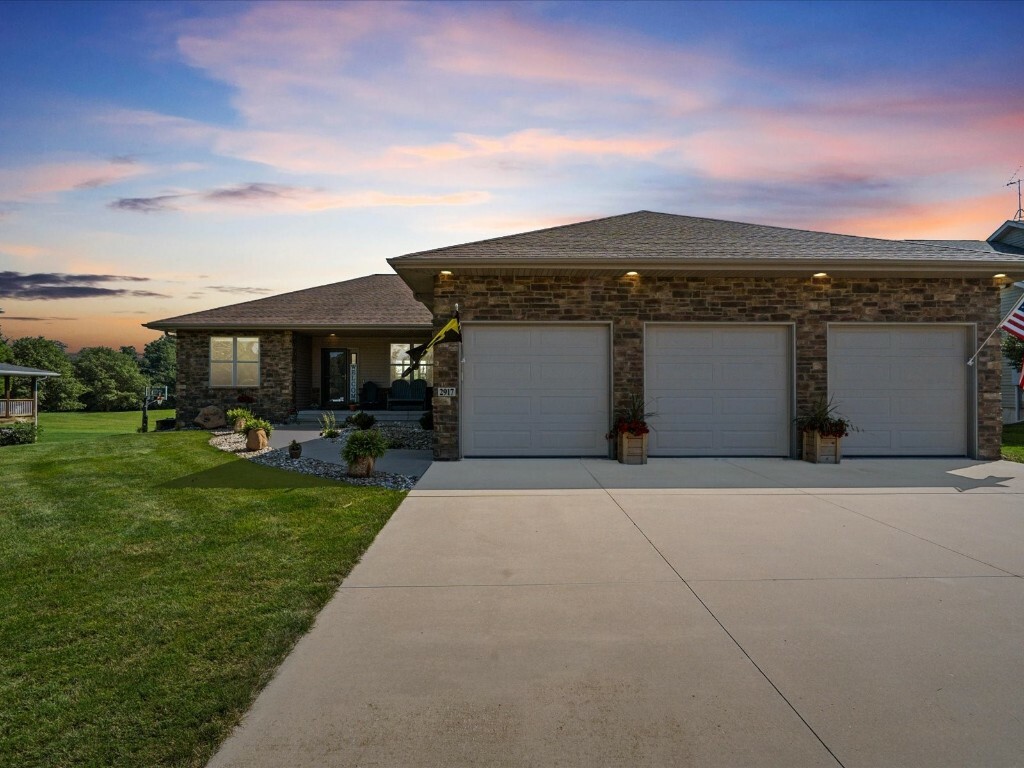 Property Photo:  2917 Wyatt Drive NE  IA 52317 