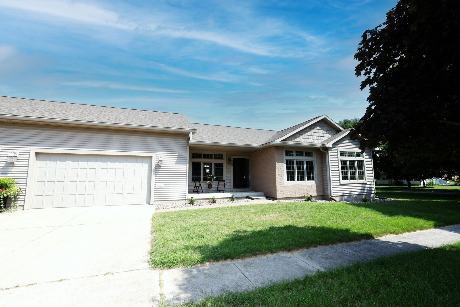 Property Photo: 923 20th Street IA 50036
