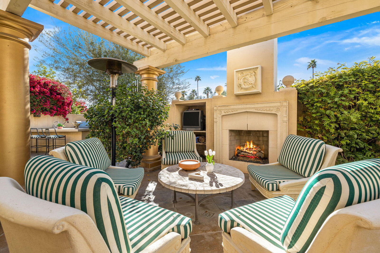 Property Photo: 12 Via Condotti CA 92270