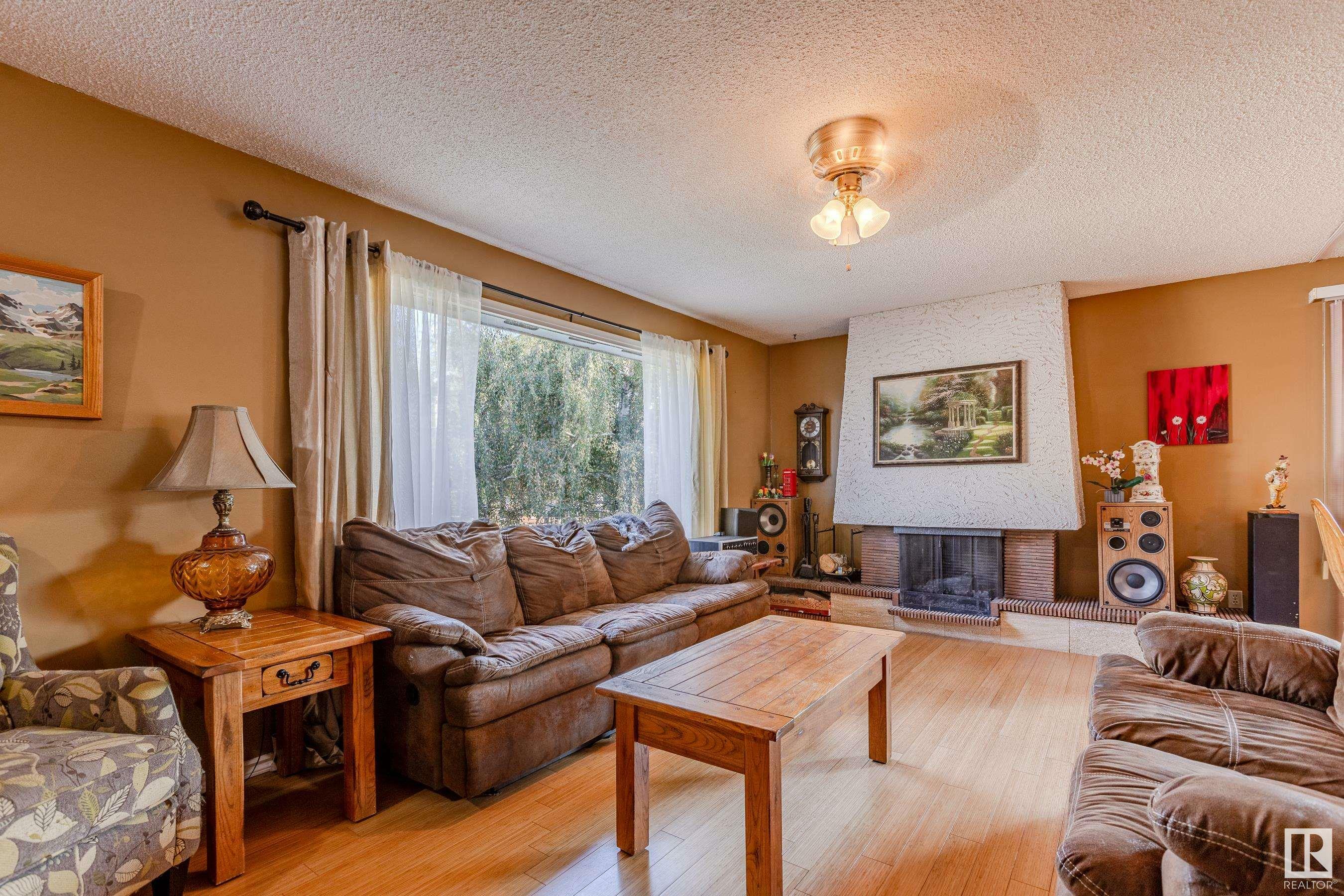 Property Photo:  5012 46 Street  AB T0G 1L0 