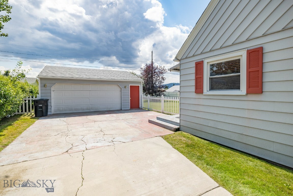 Property Photo:  2220 North Drive  MT 59701 