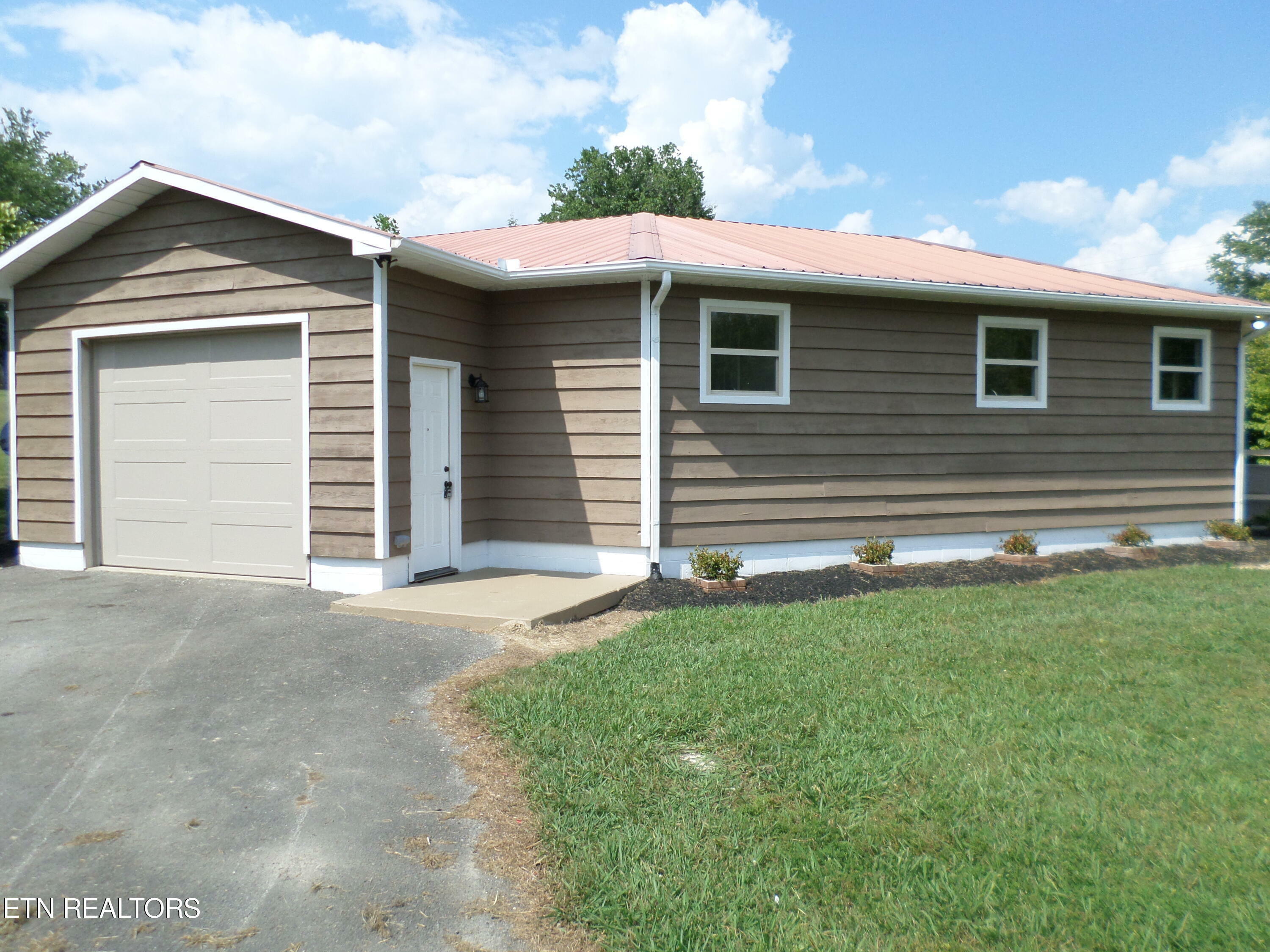 Property Photo:  236 Woods Rd  TN 37840 