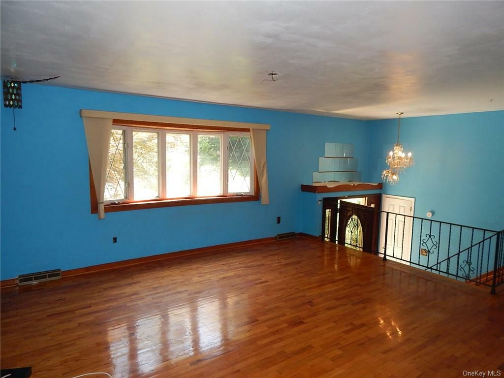 Property Photo:  402 Kings Highway  NY 10989 