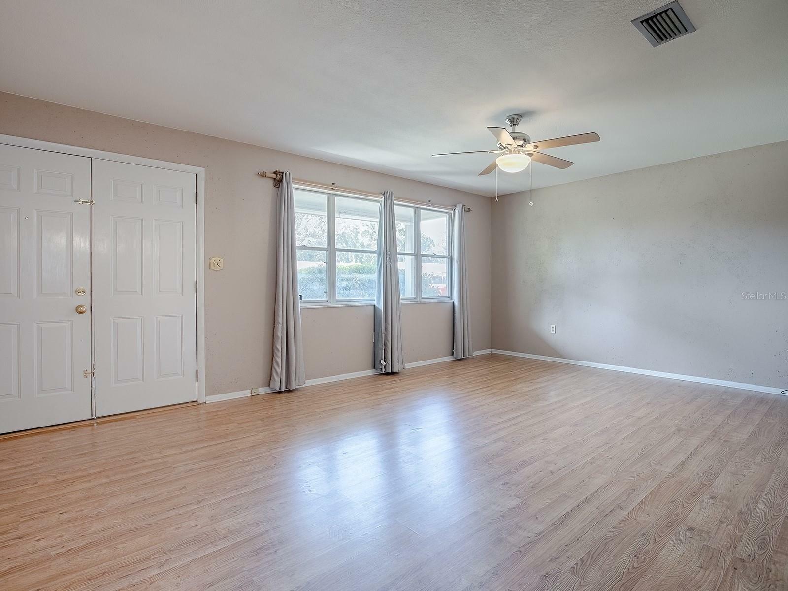 Property Photo:  1004 N Shore Drive  FL 34748 