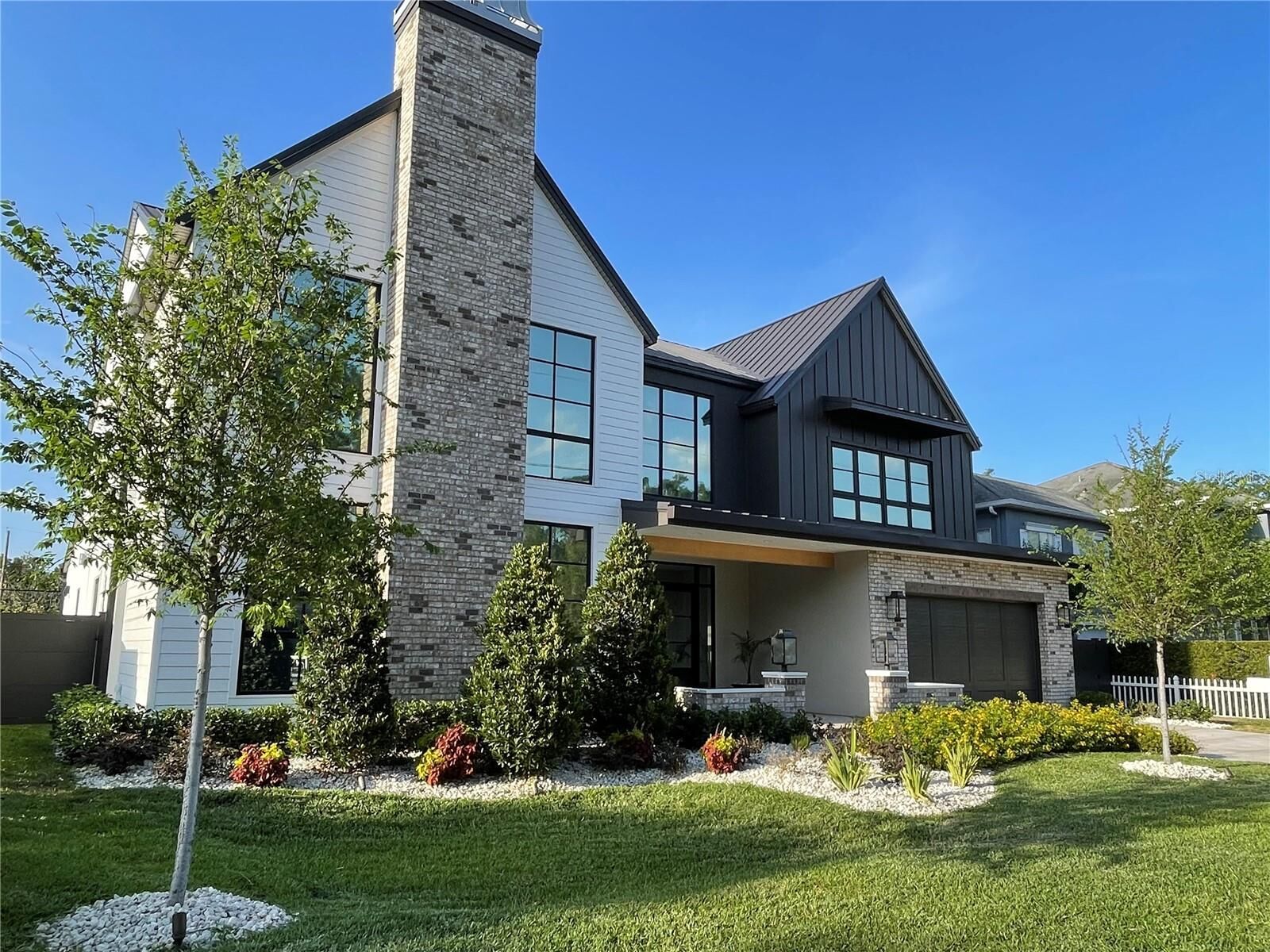 Property Photo: 3305 W Beaumont Street FL 33611