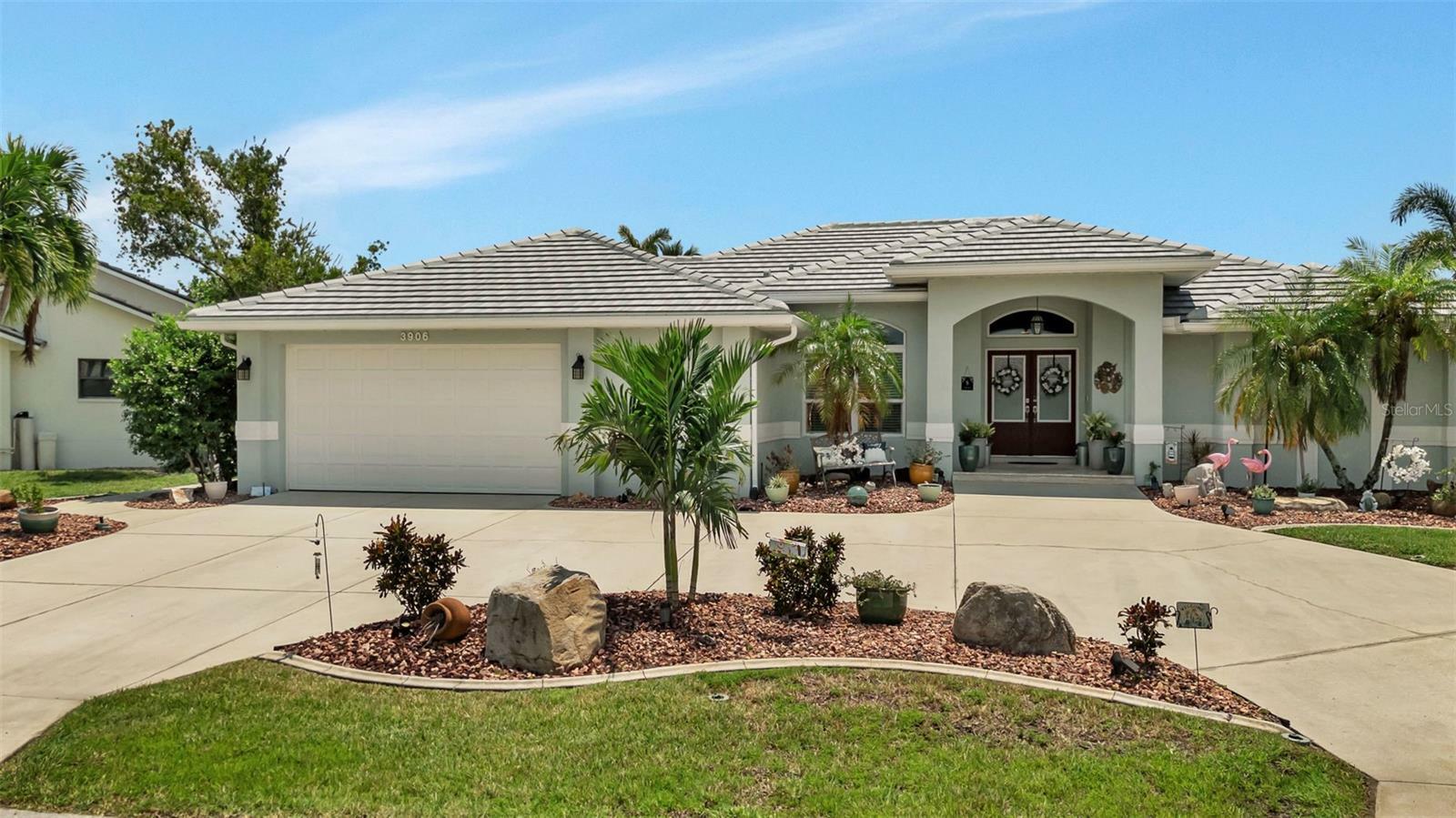 Property Photo:  3906 Crooked Island Drive  FL 33950 