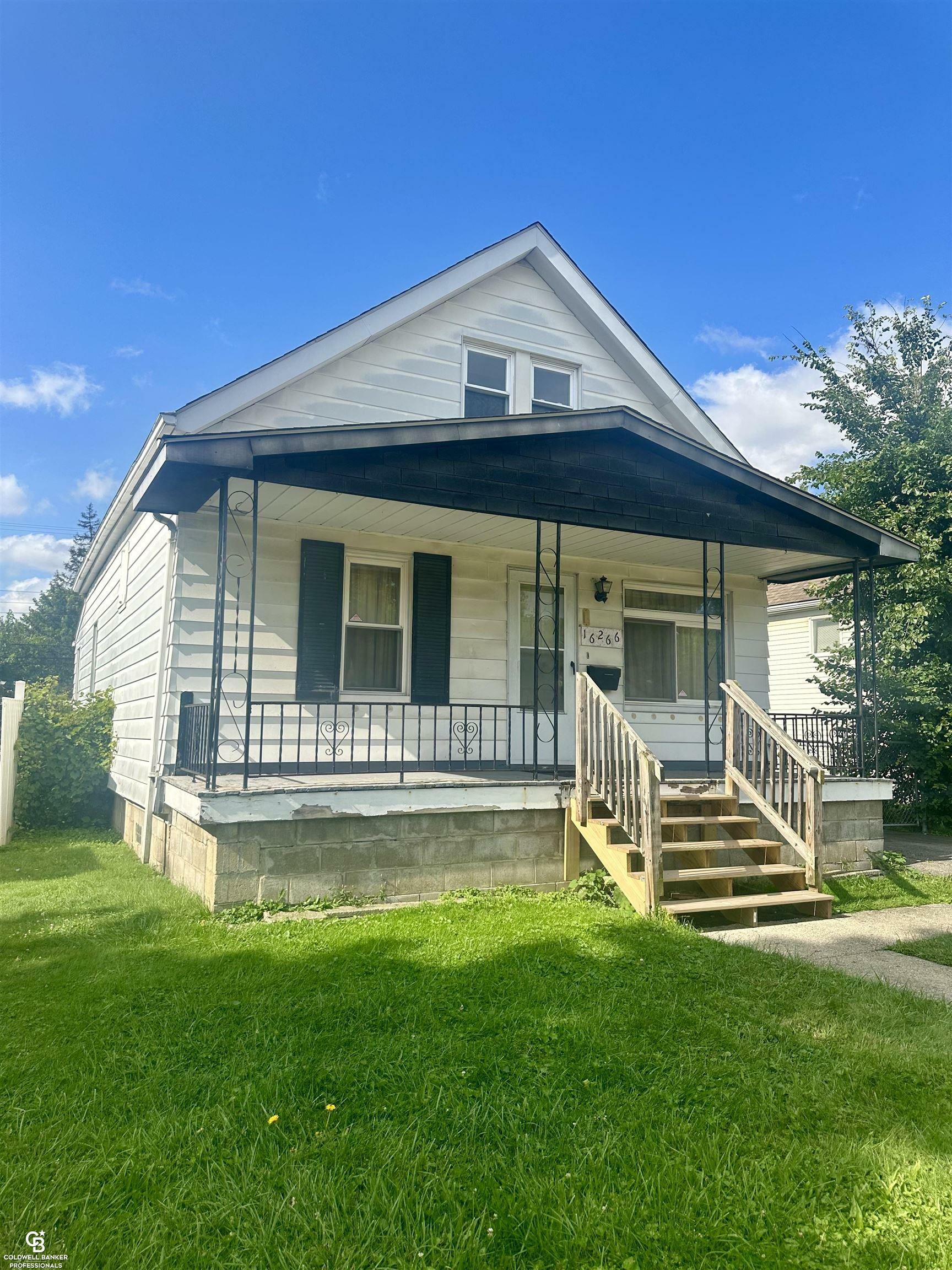 Property Photo:  16266 Evergreen Avenue  MI 48021 