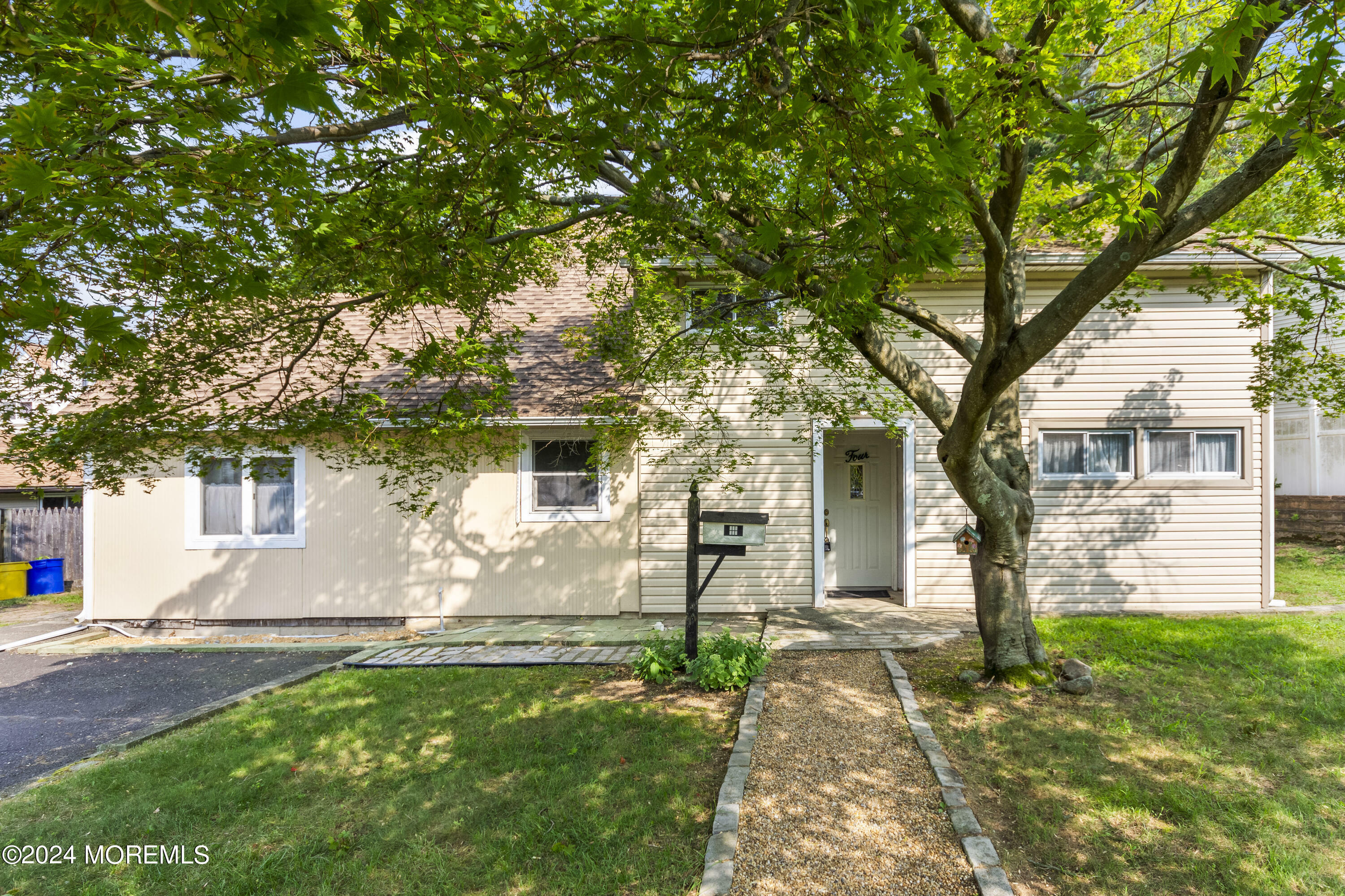 Property Photo:  4 Essex Lane  NJ 08857 