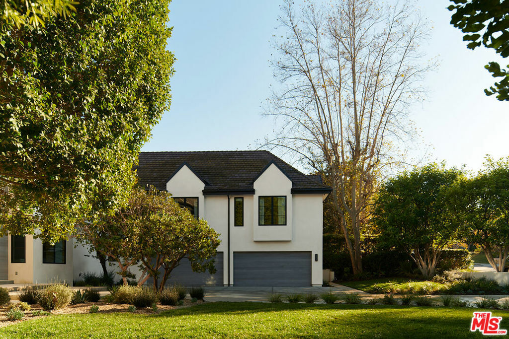 Property Photo:  3858 Hayvenhurst Drive  CA 91436 