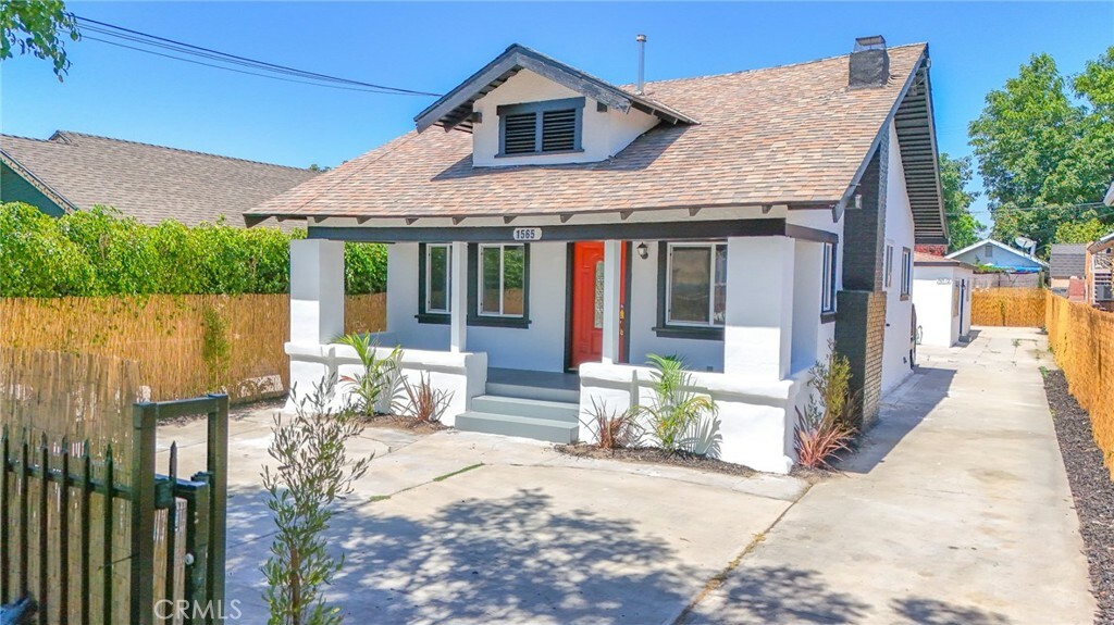 Property Photo: 1563 E 49th Street CA 90011