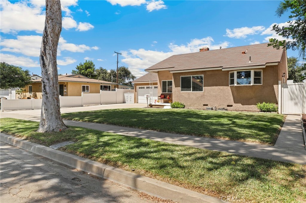 Property Photo:  527 W Hill Avenue  CA 92832 