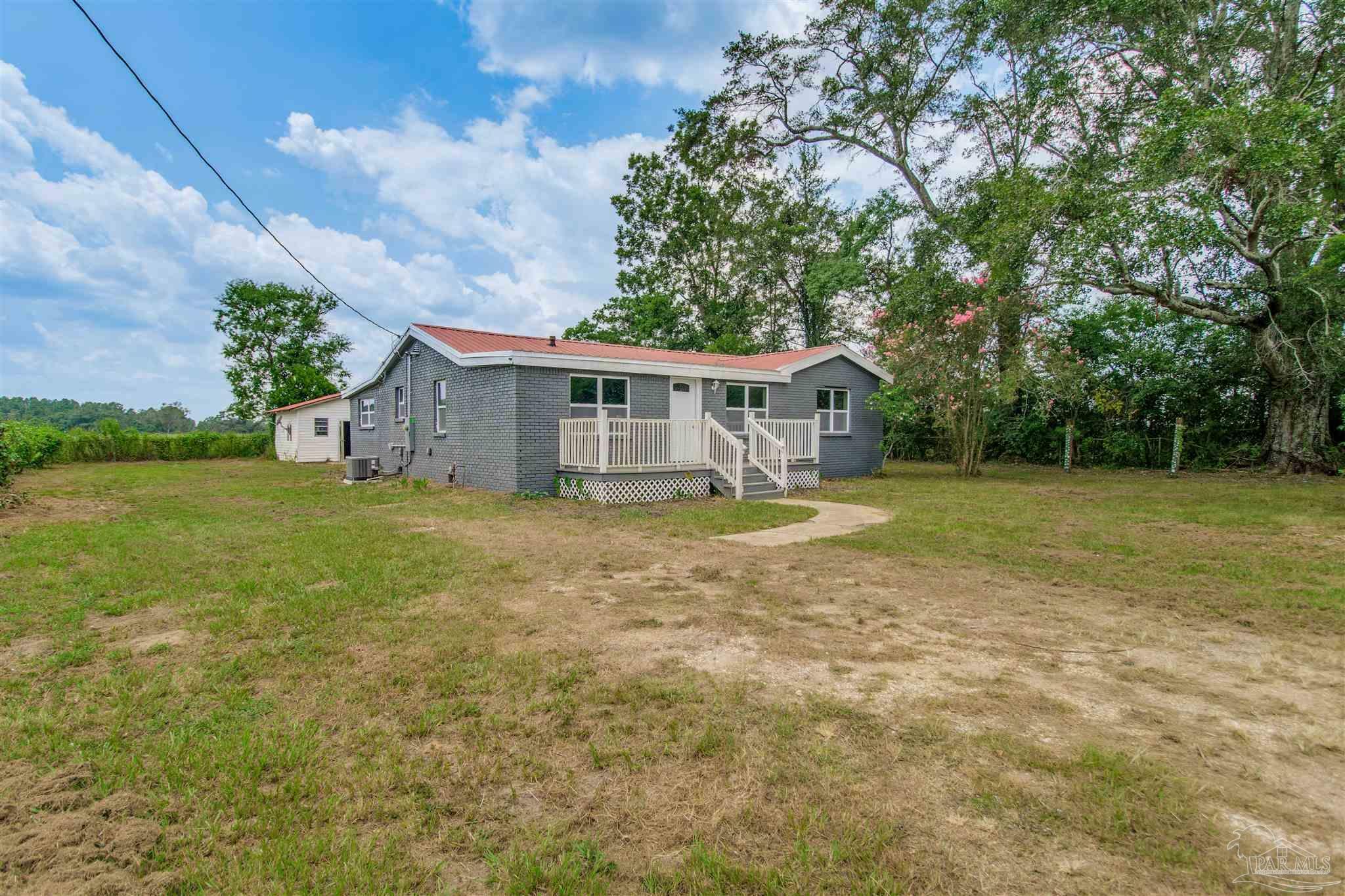 Property Photo:  2511 Green Village Rd  FL 32568 