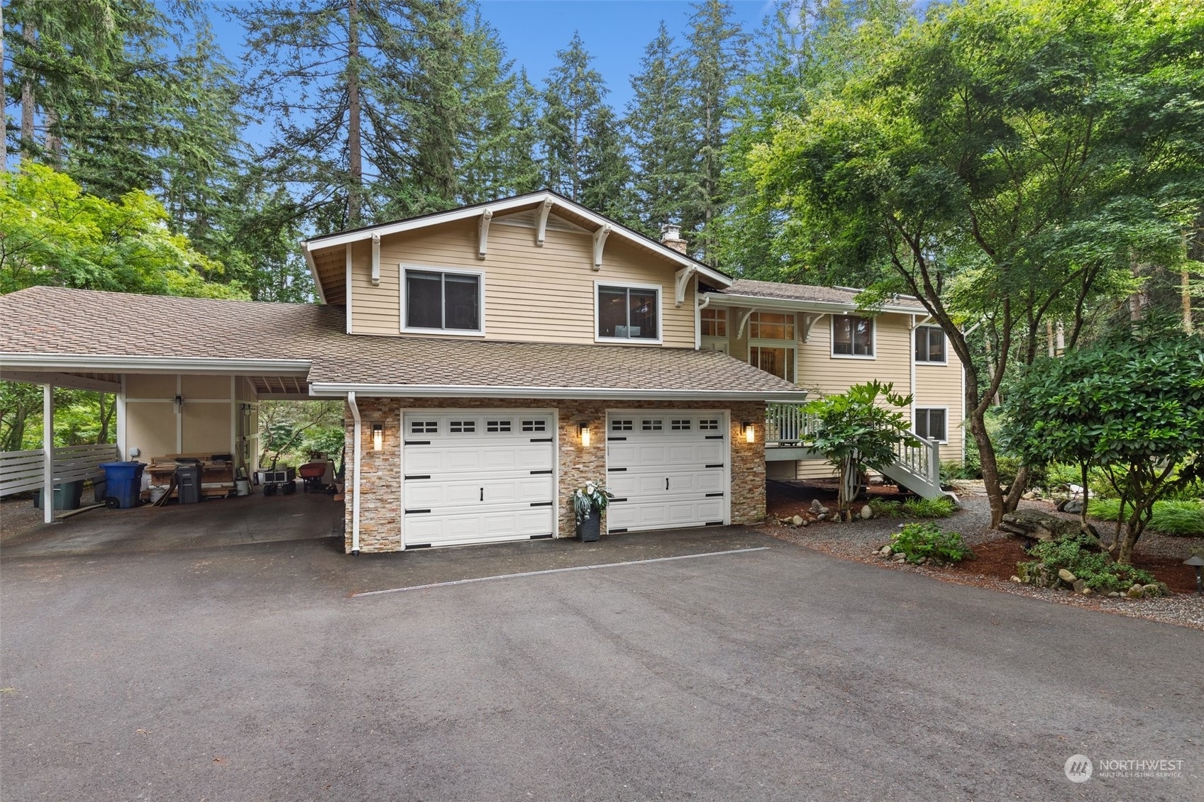 Property Photo:  24207 SE 28th Street  WA 98075 