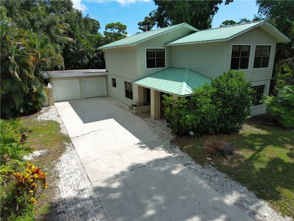 Property Photo:  4210 14th Street  FL 32960 