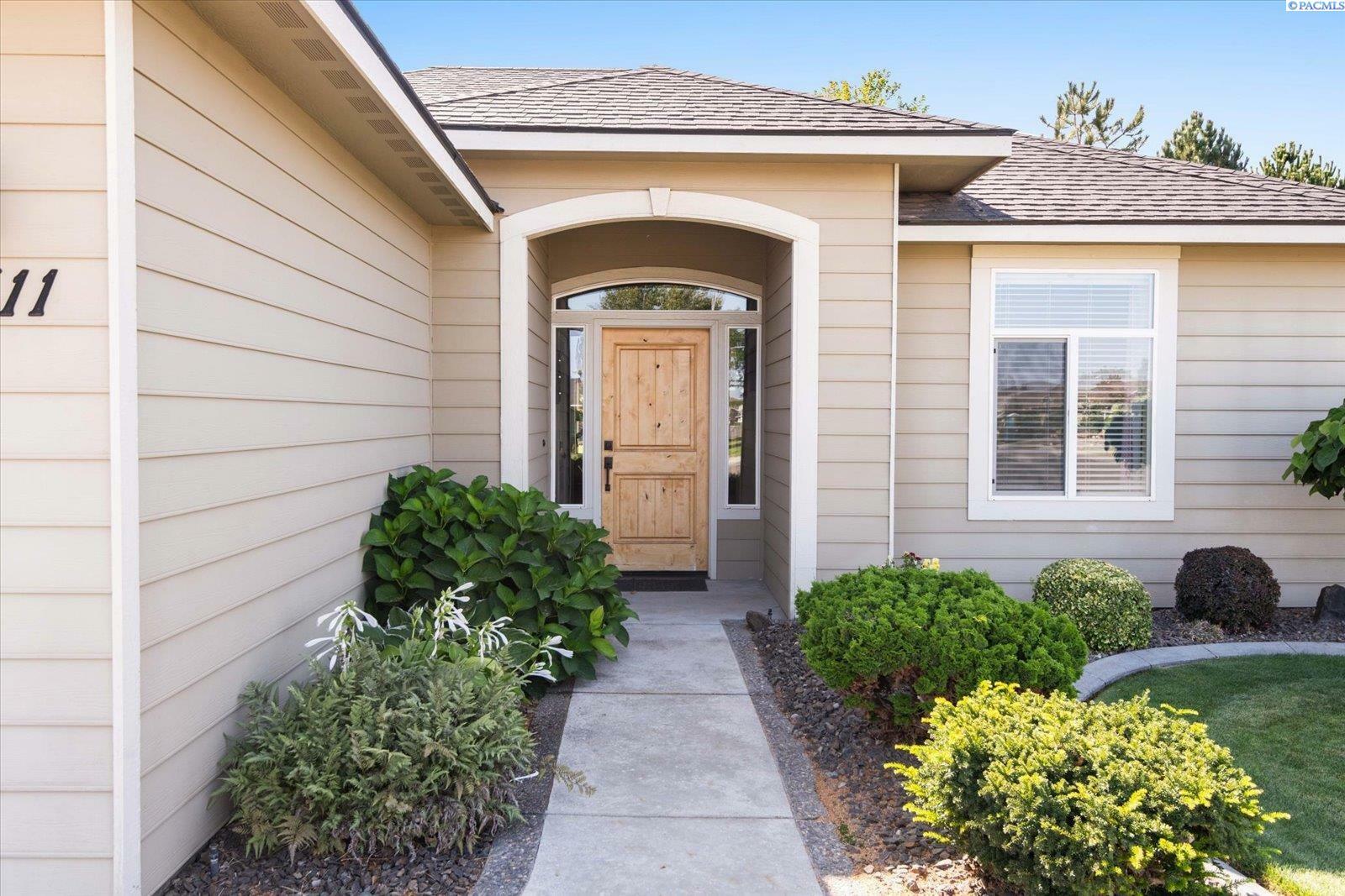 Property Photo:  1711 Ironwood Ave  WA 99353 