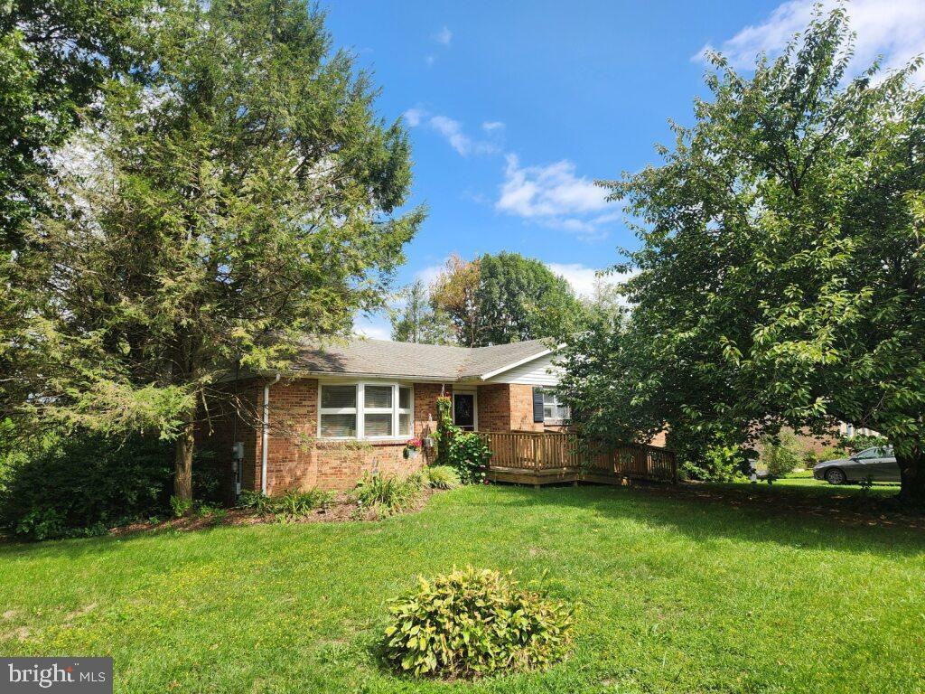 Property Photo:  405 Meadowview Drive  PA 17042 