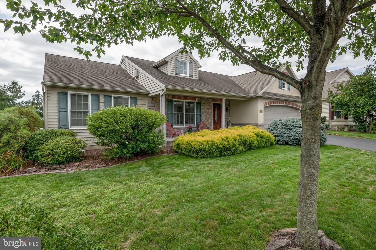 Property Photo:  1046 Cambridge Drive  PA 17545 